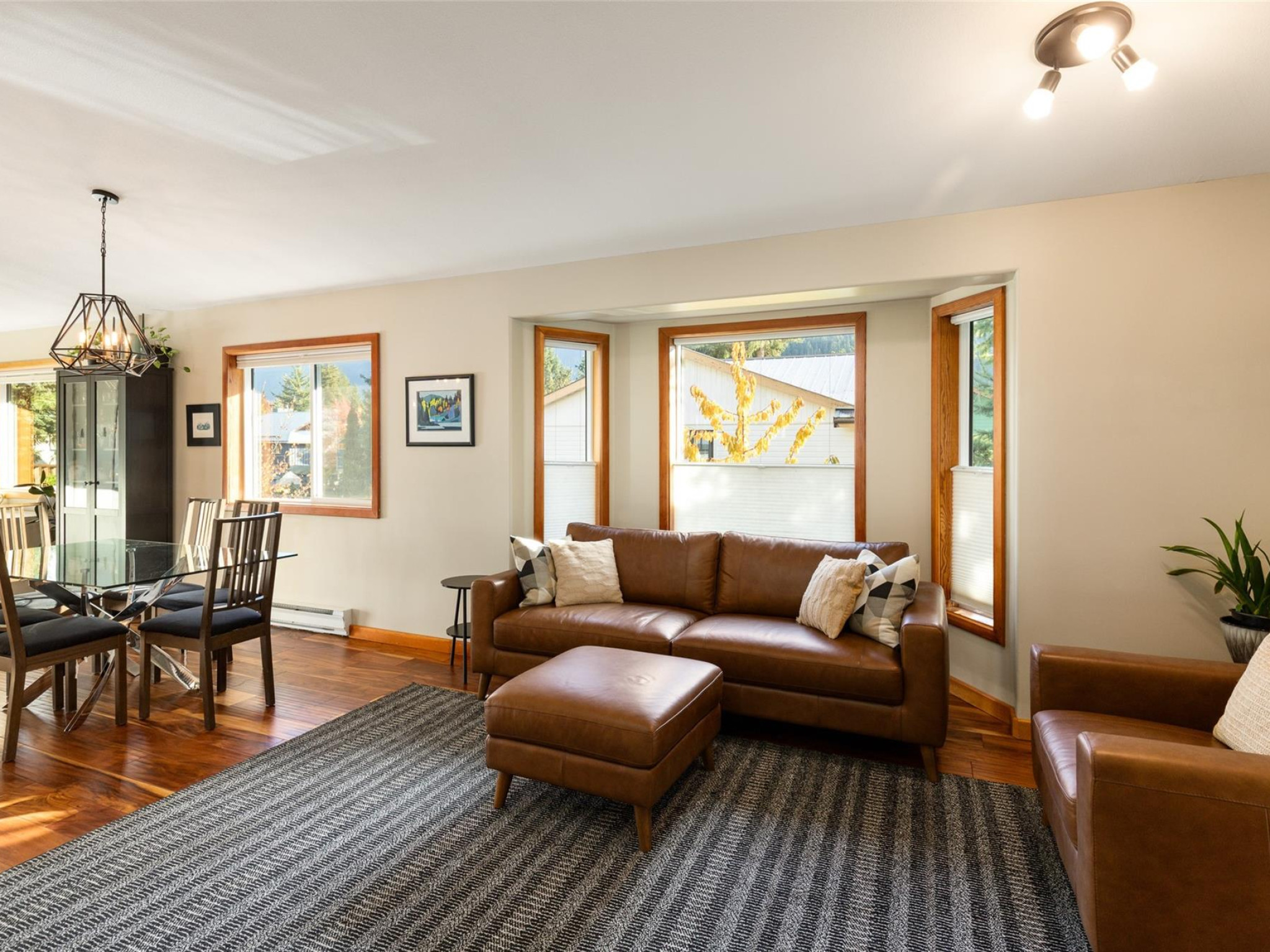 7386 Laurel Street image 1