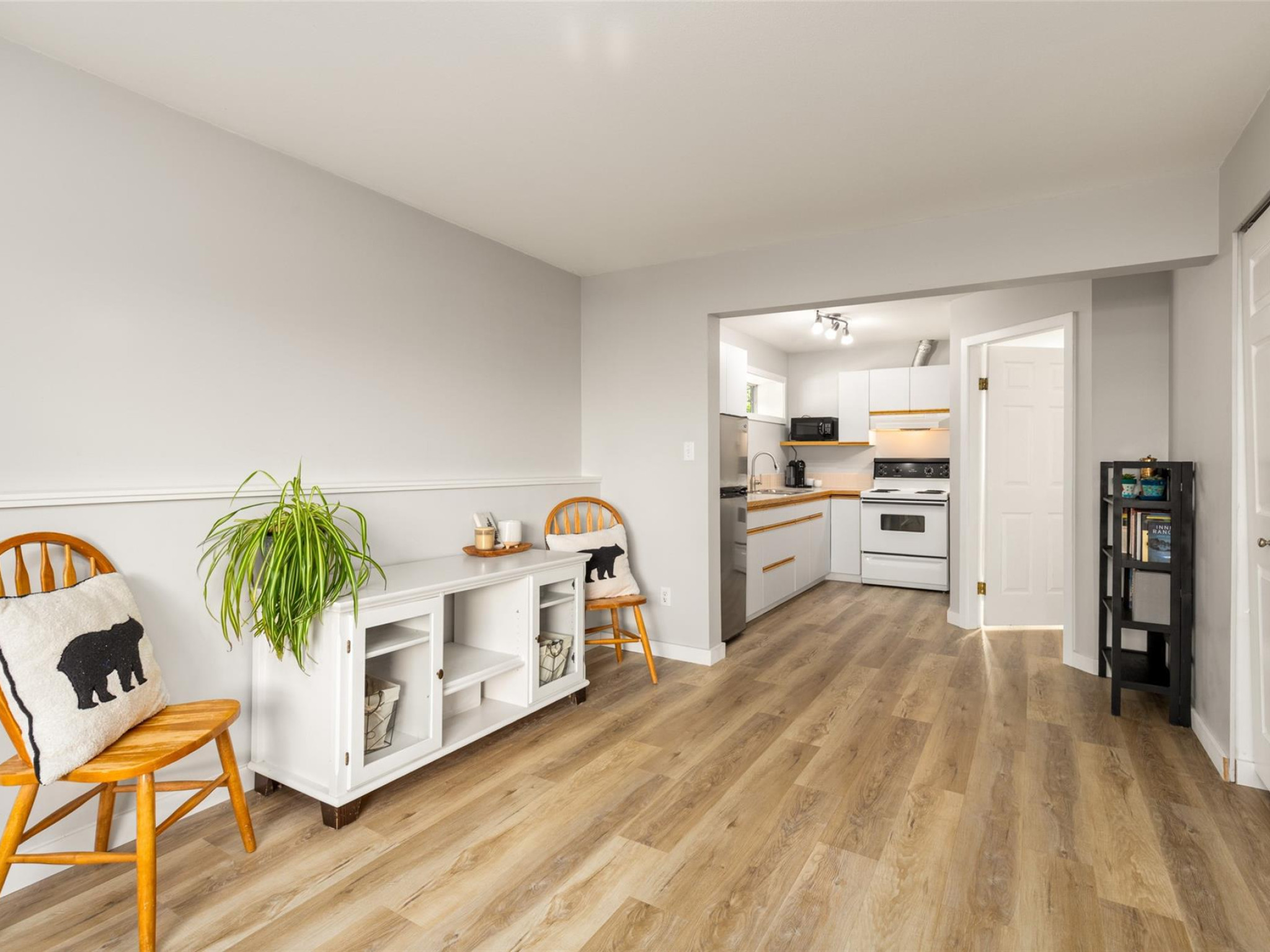 7386 Laurel Street image 22