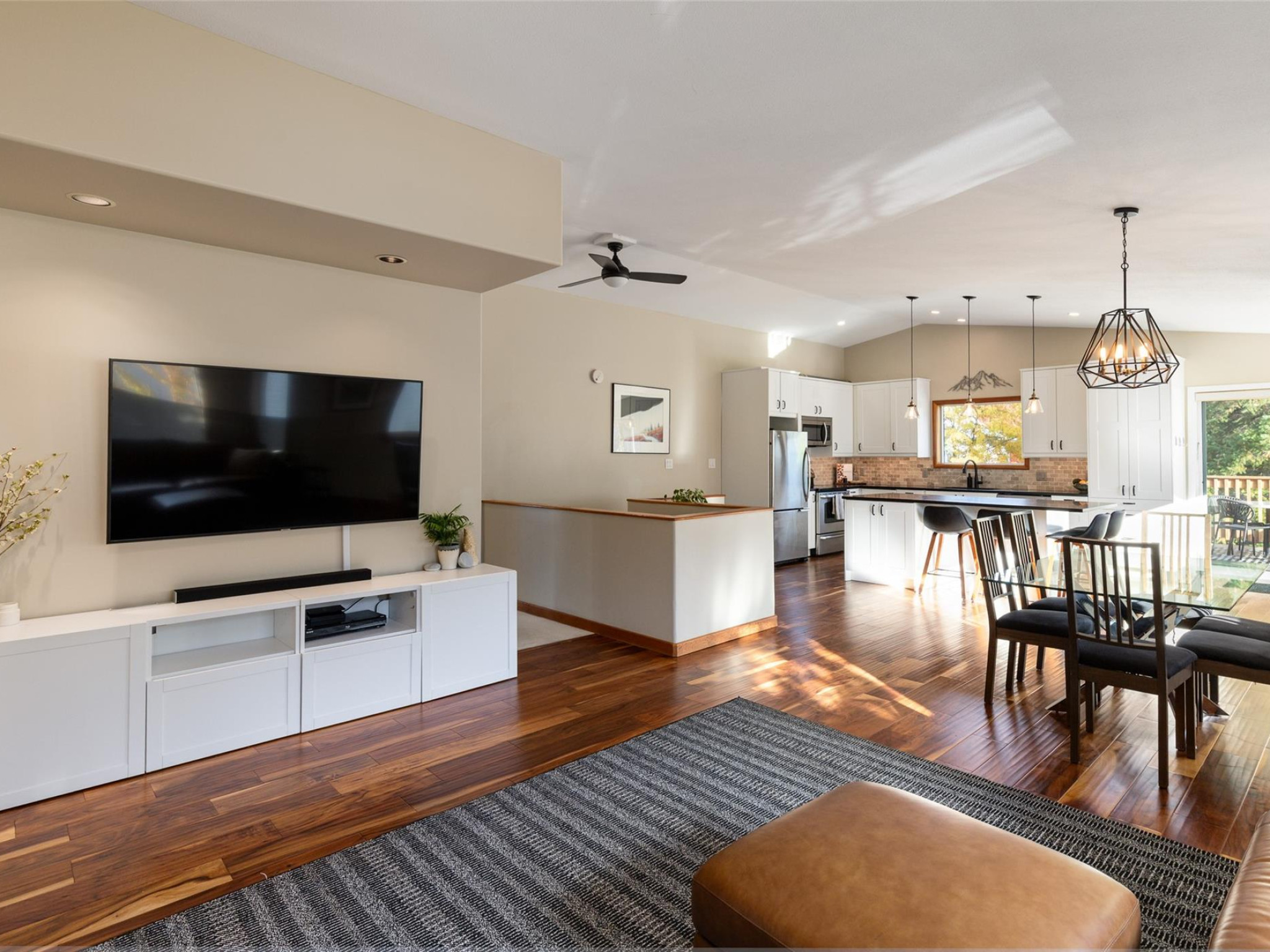 7386 Laurel Street image 4