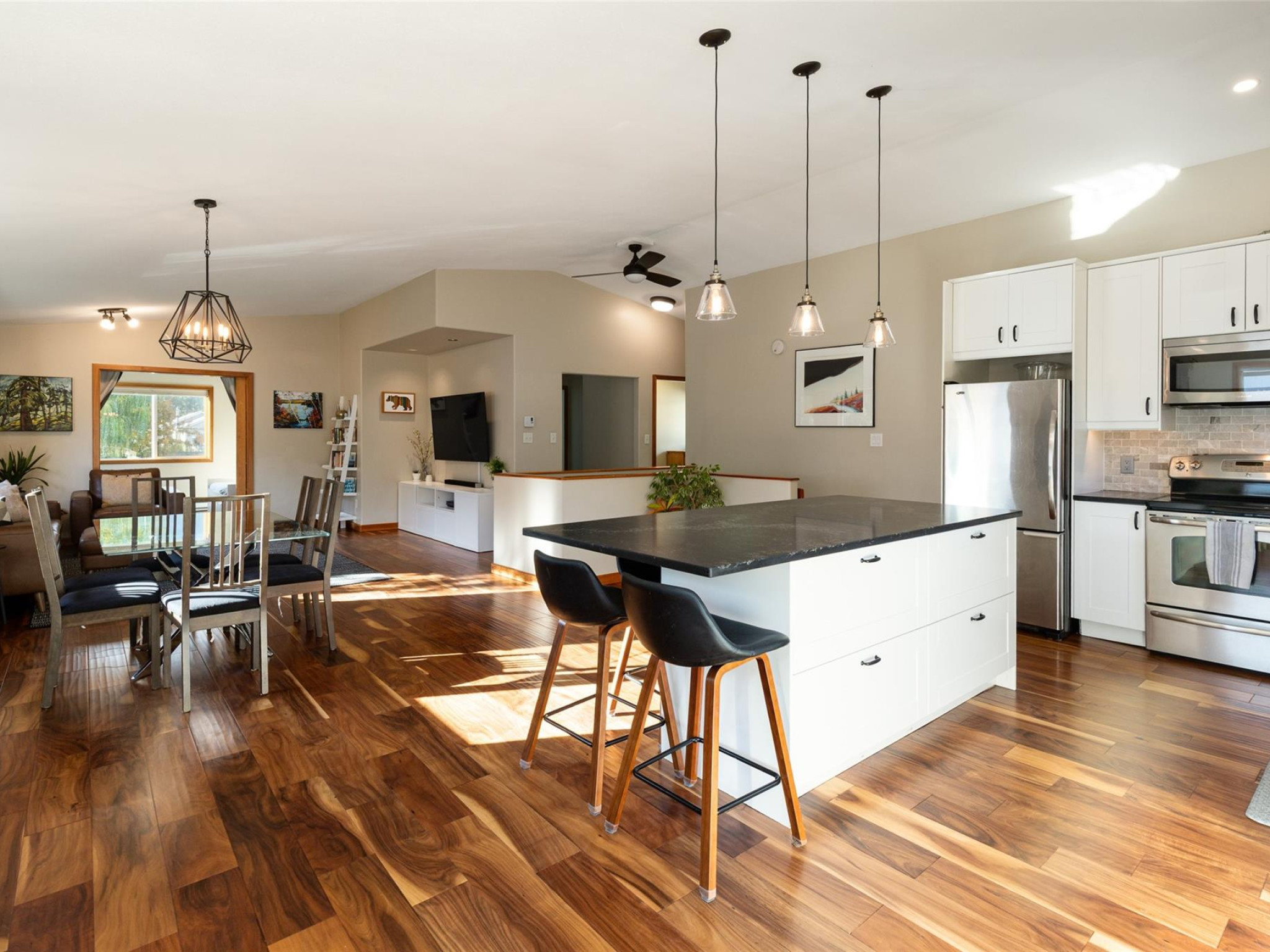 7386 Laurel Street image 6