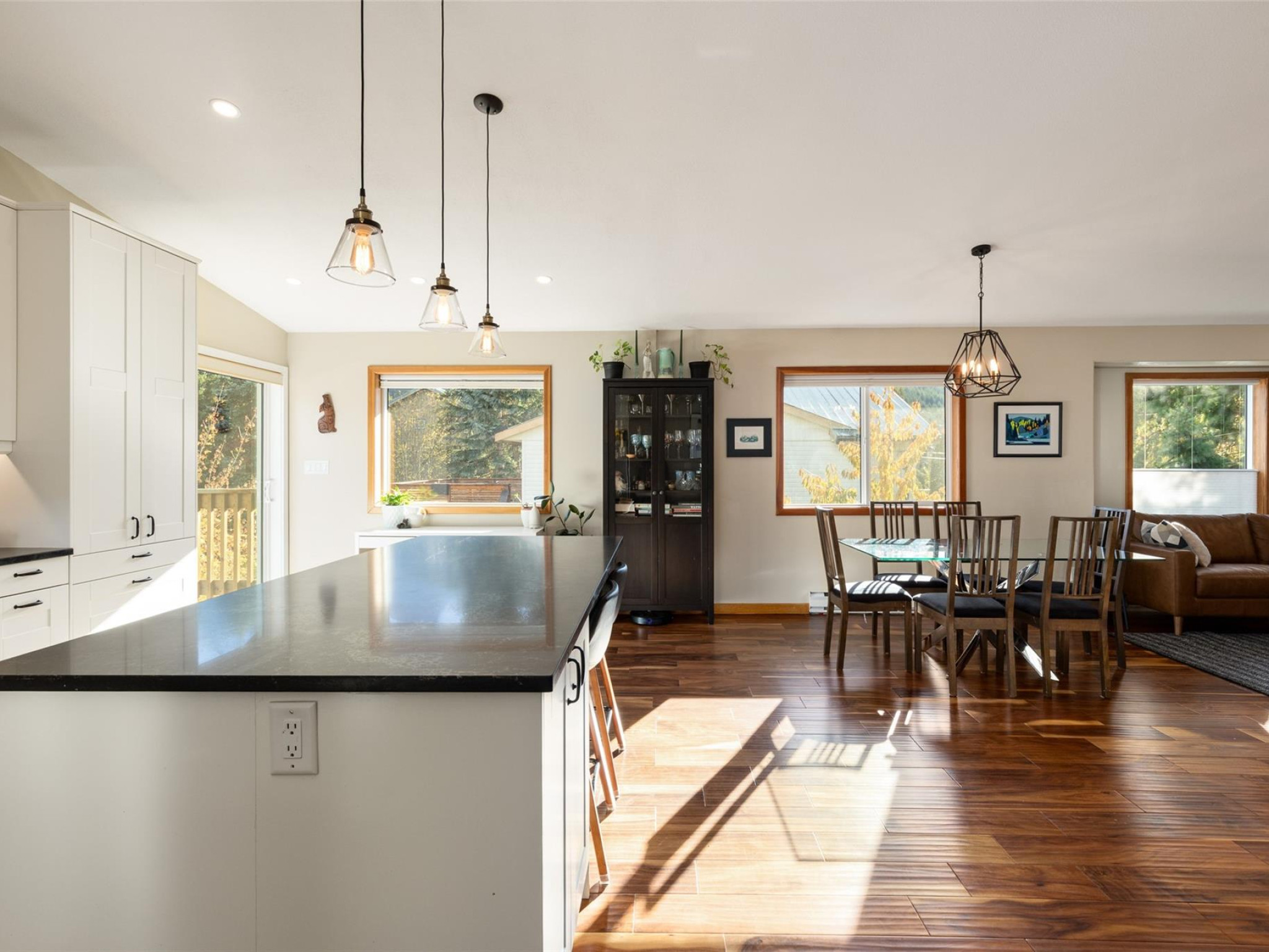 7386 Laurel Street image 8