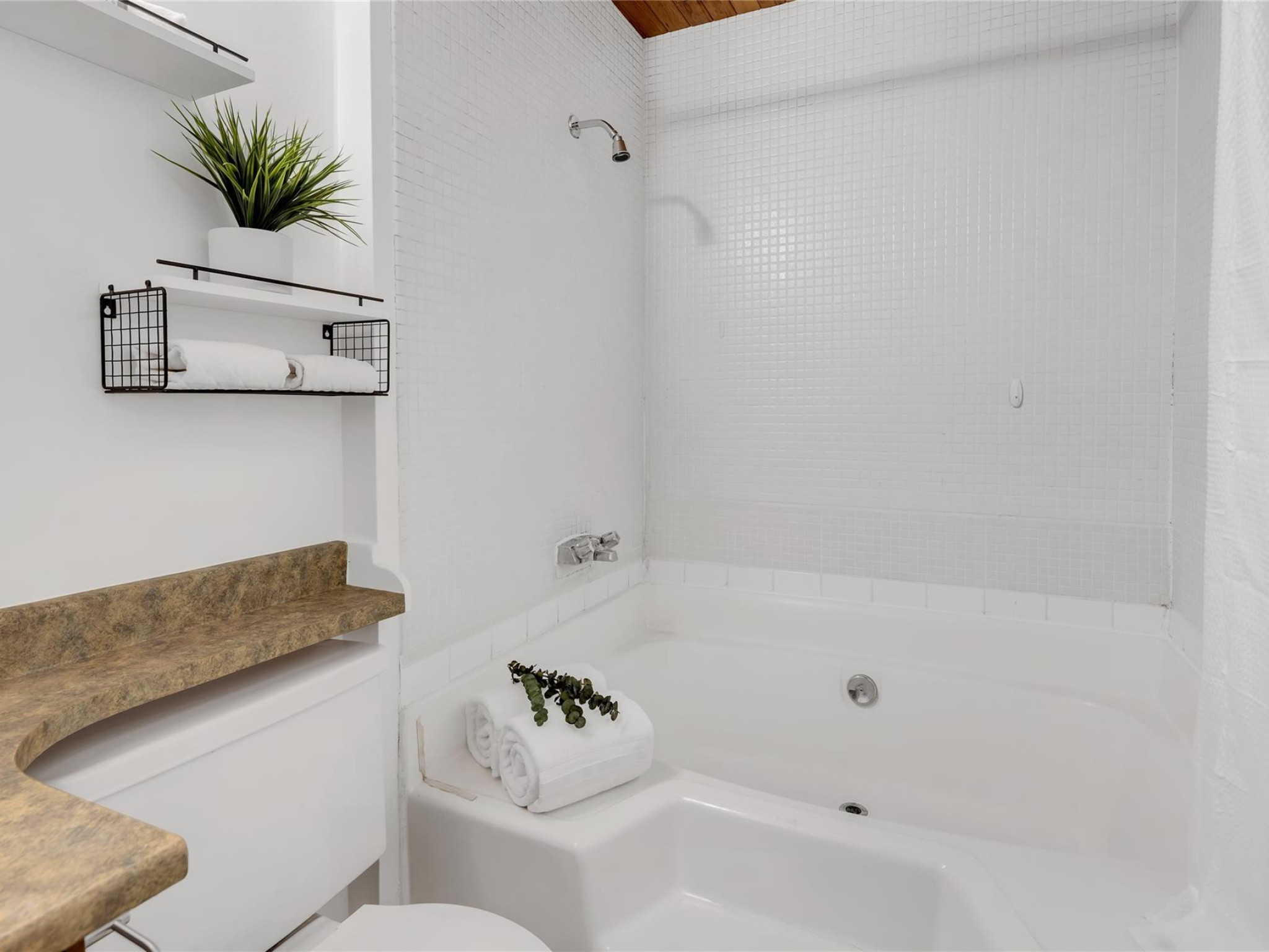 D103-1400 Alta Lake Road image 11