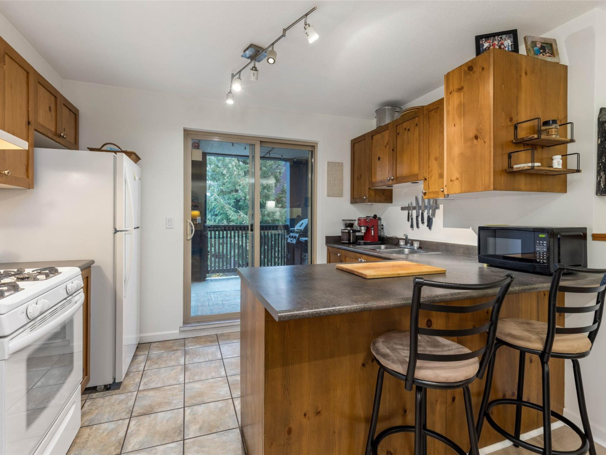 2-1447 Vine Road image 10