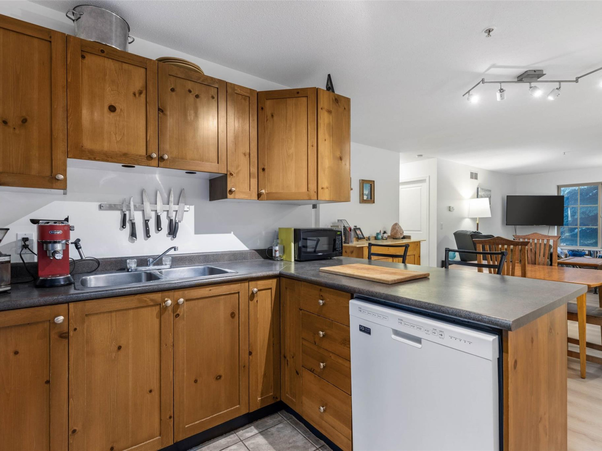 2-1447 Vine Road image 12