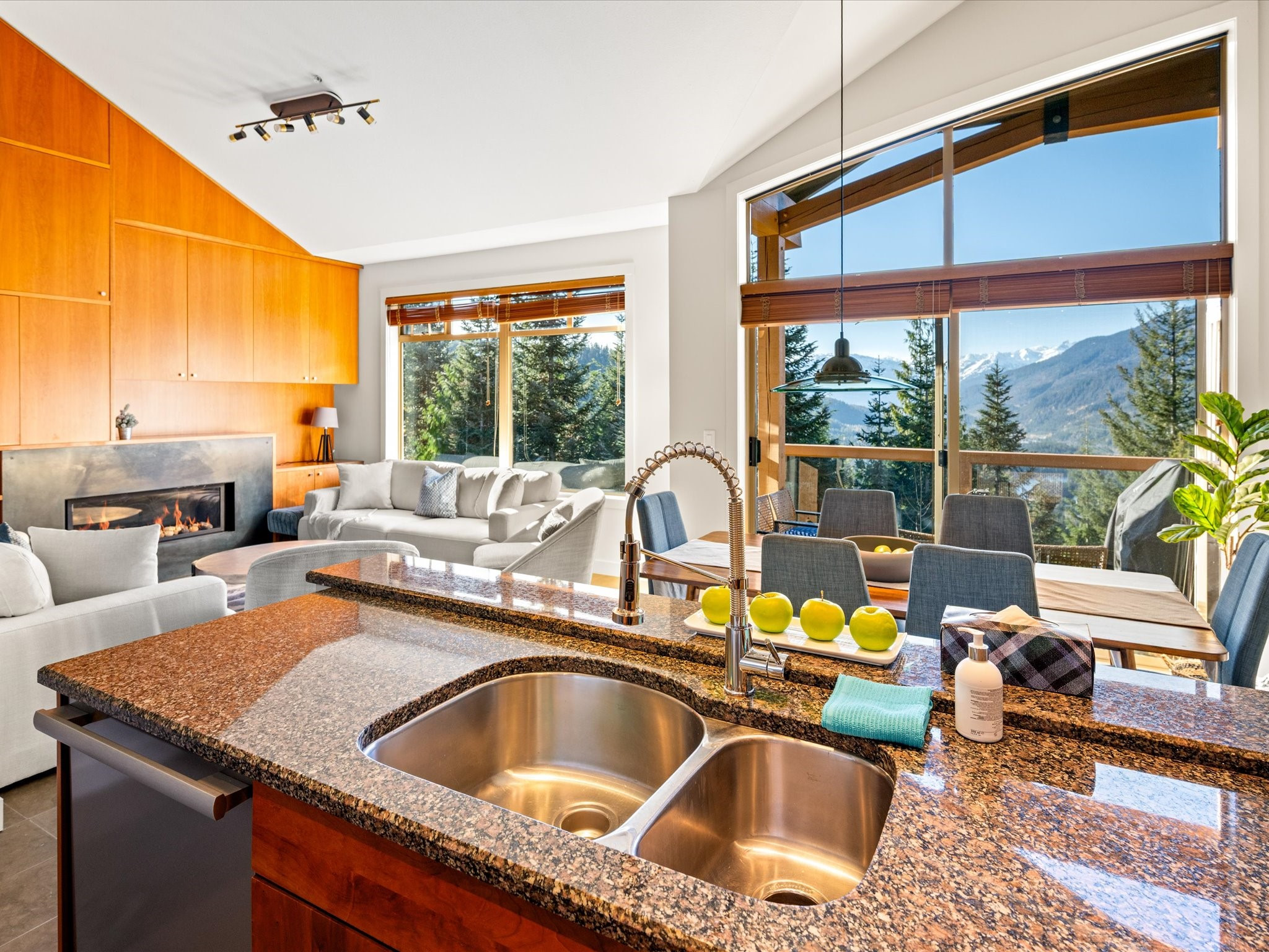 20-2301 Taluswood Place image 11