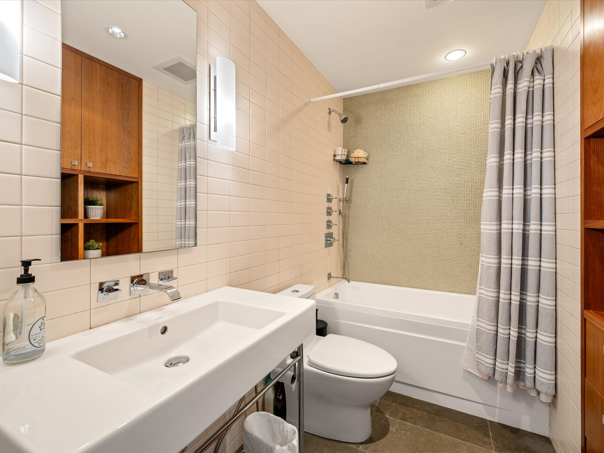 20-2301 Taluswood Place image 15