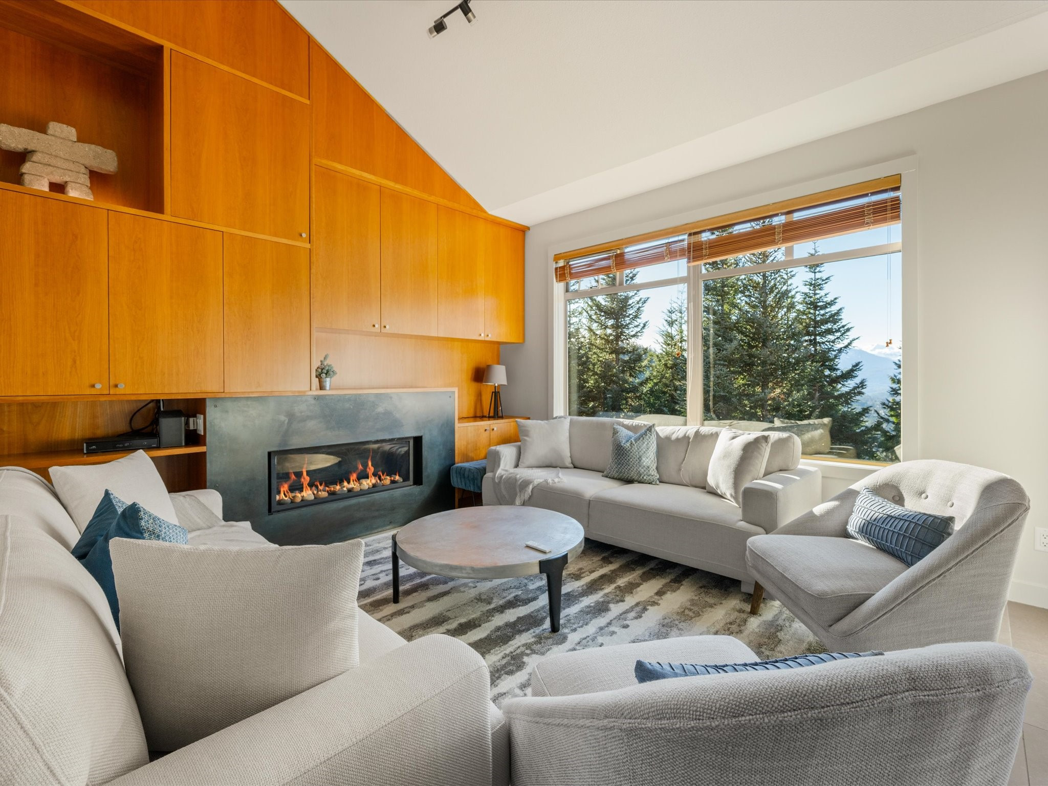 20-2301 Taluswood Place image 2