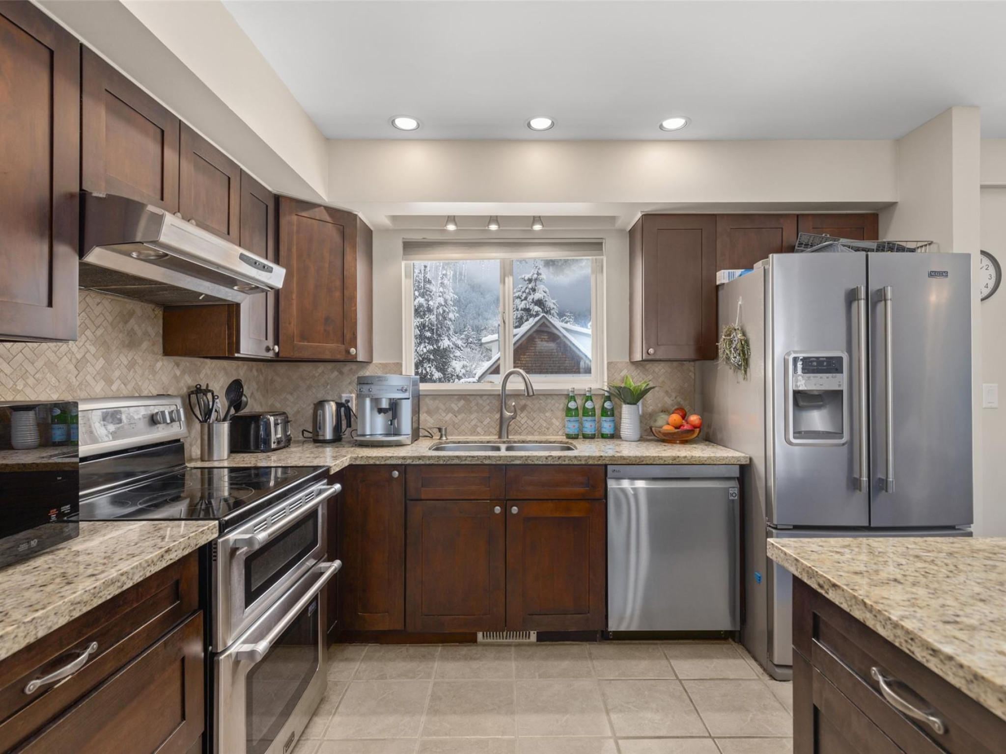 7391 Larch Street image 17