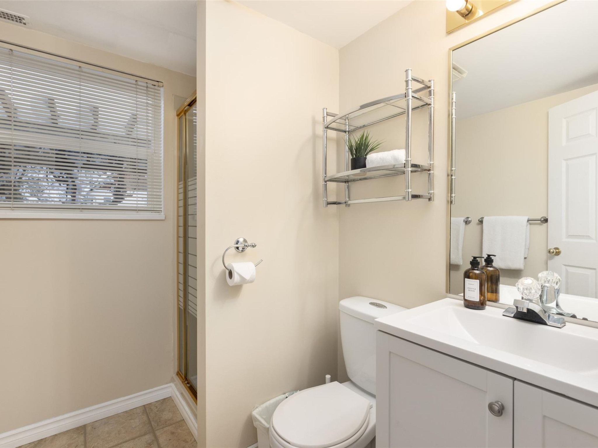 7391 Larch Street image 25