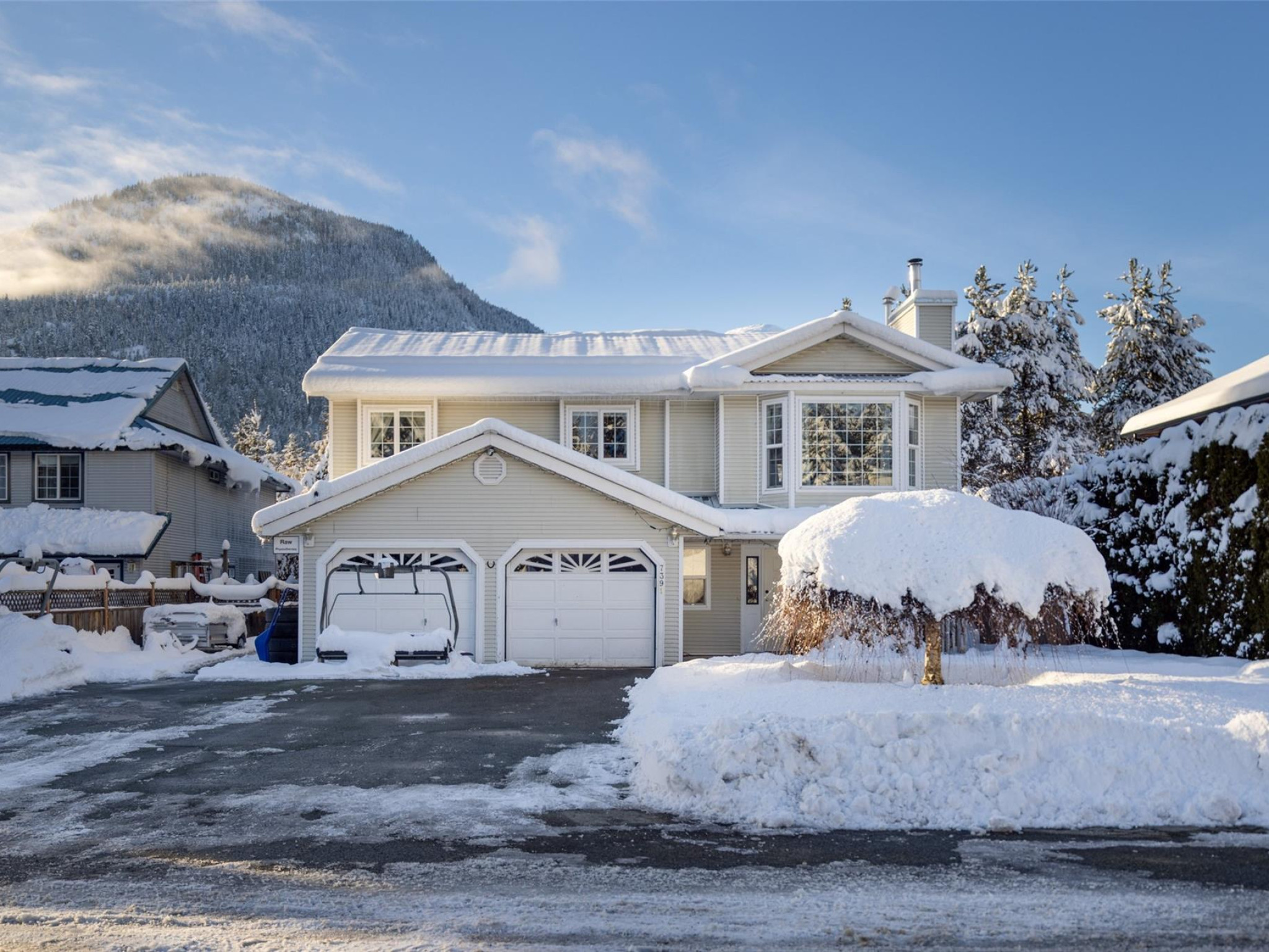 7391 Larch Street image 33