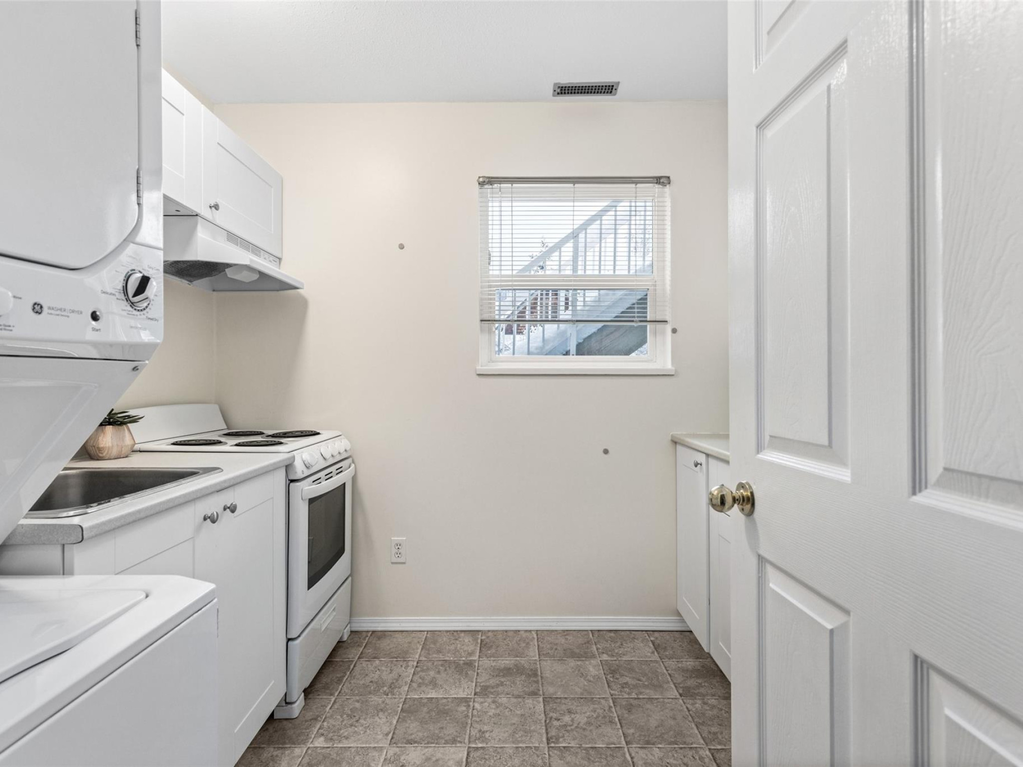 7391 Larch Street image 8