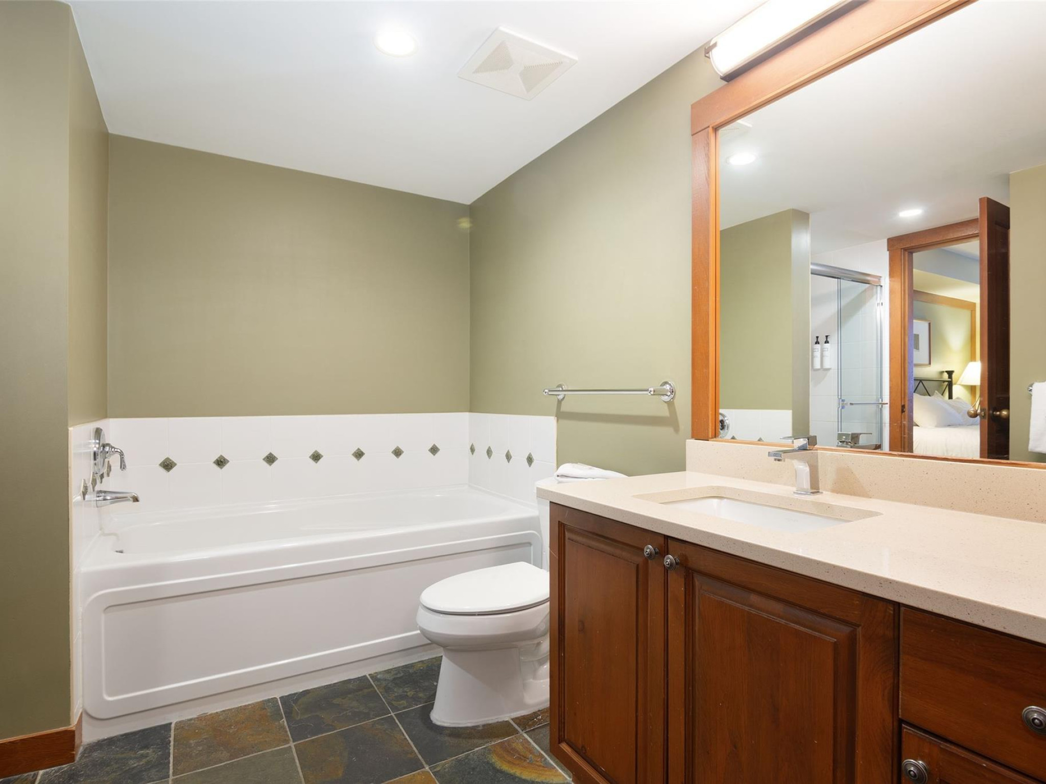 318 G1-4653 Blackcomb Way image 9