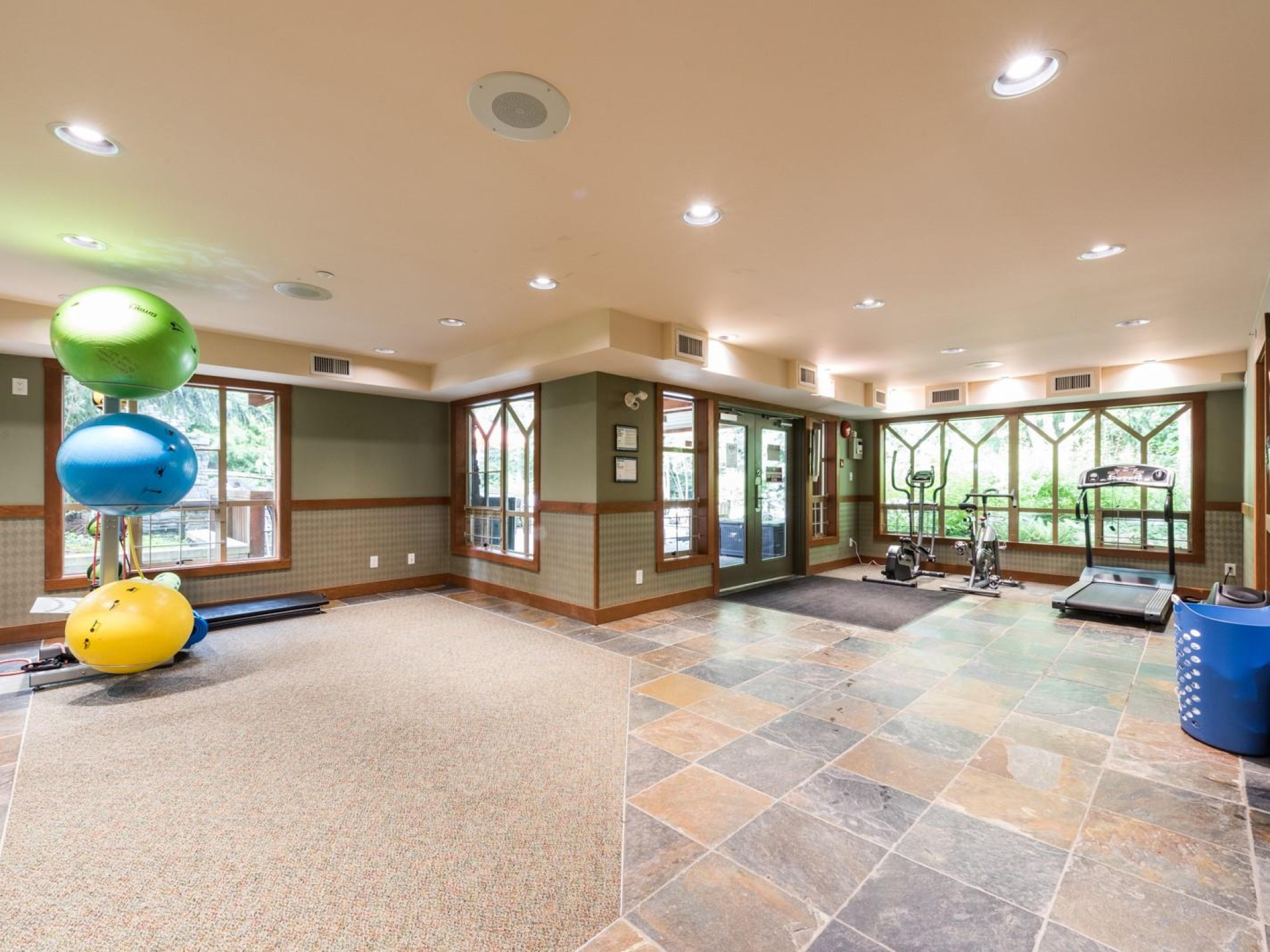 318 G1-4653 Blackcomb Way image 16