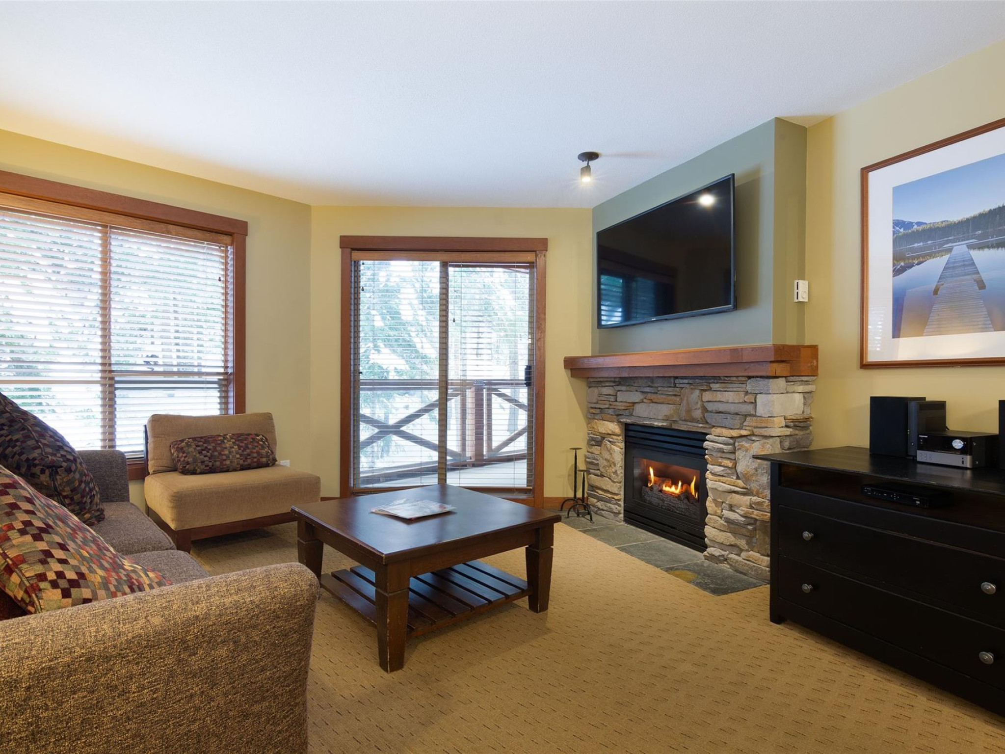 318 G1-4653 Blackcomb Way image 1