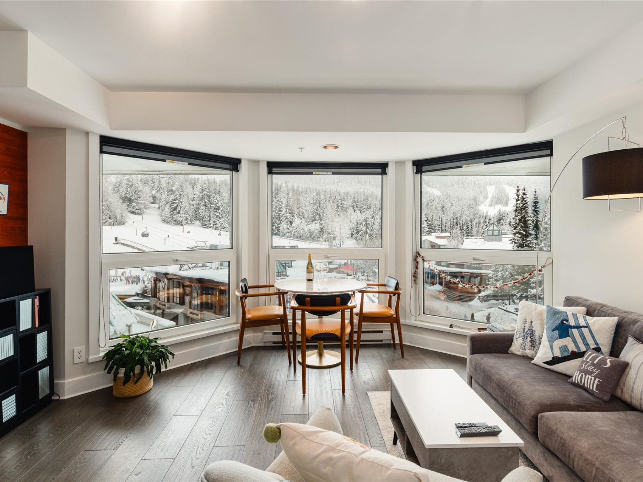 415-4557 Blackcomb Way image 1