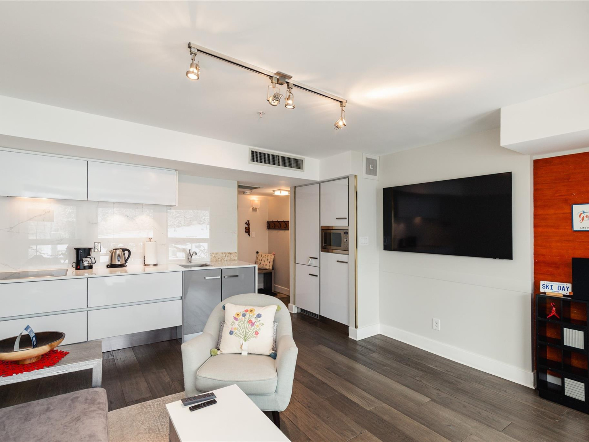 415-4557 Blackcomb Way image 5