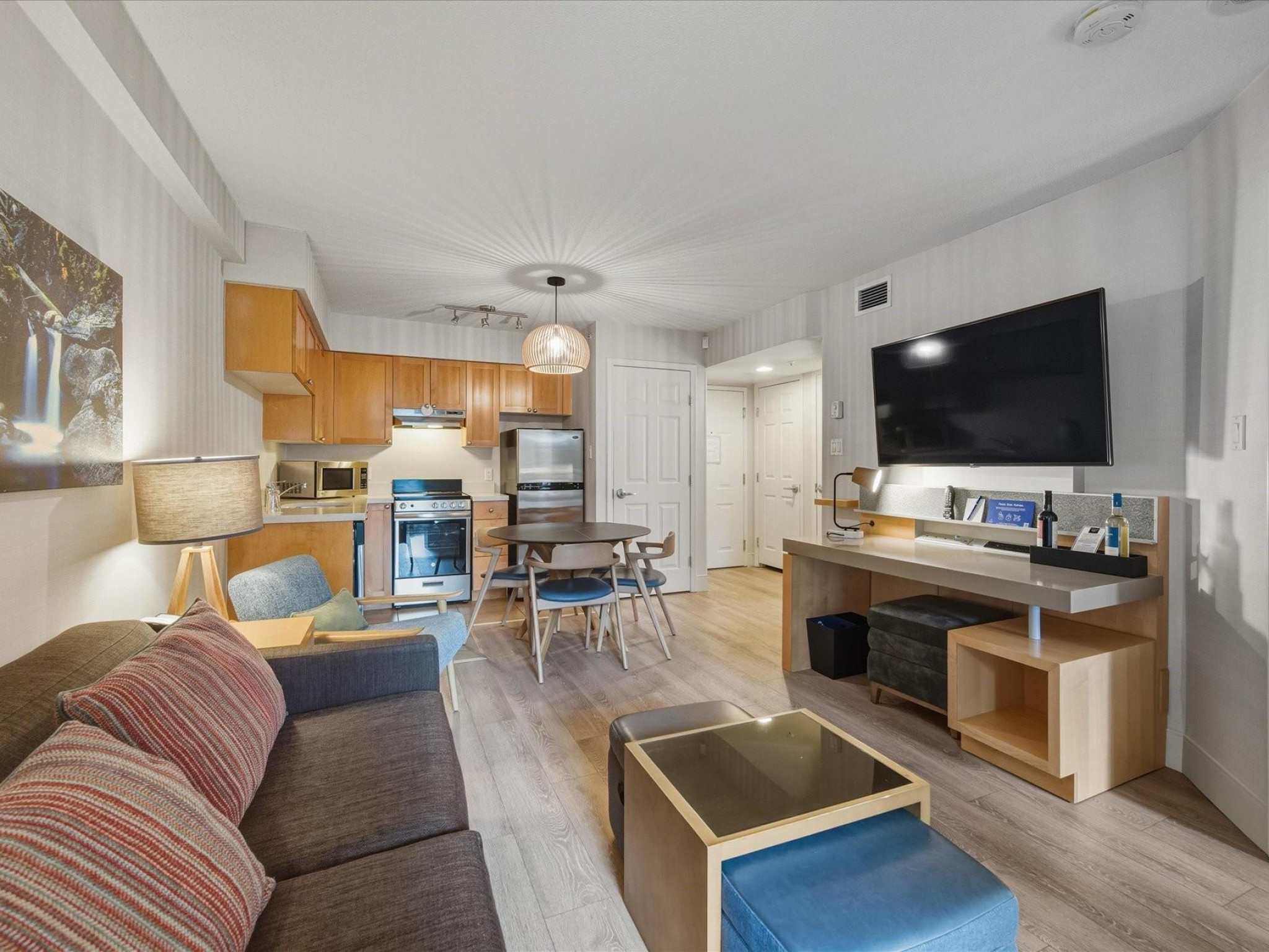 1409-4308 Main Street image 5