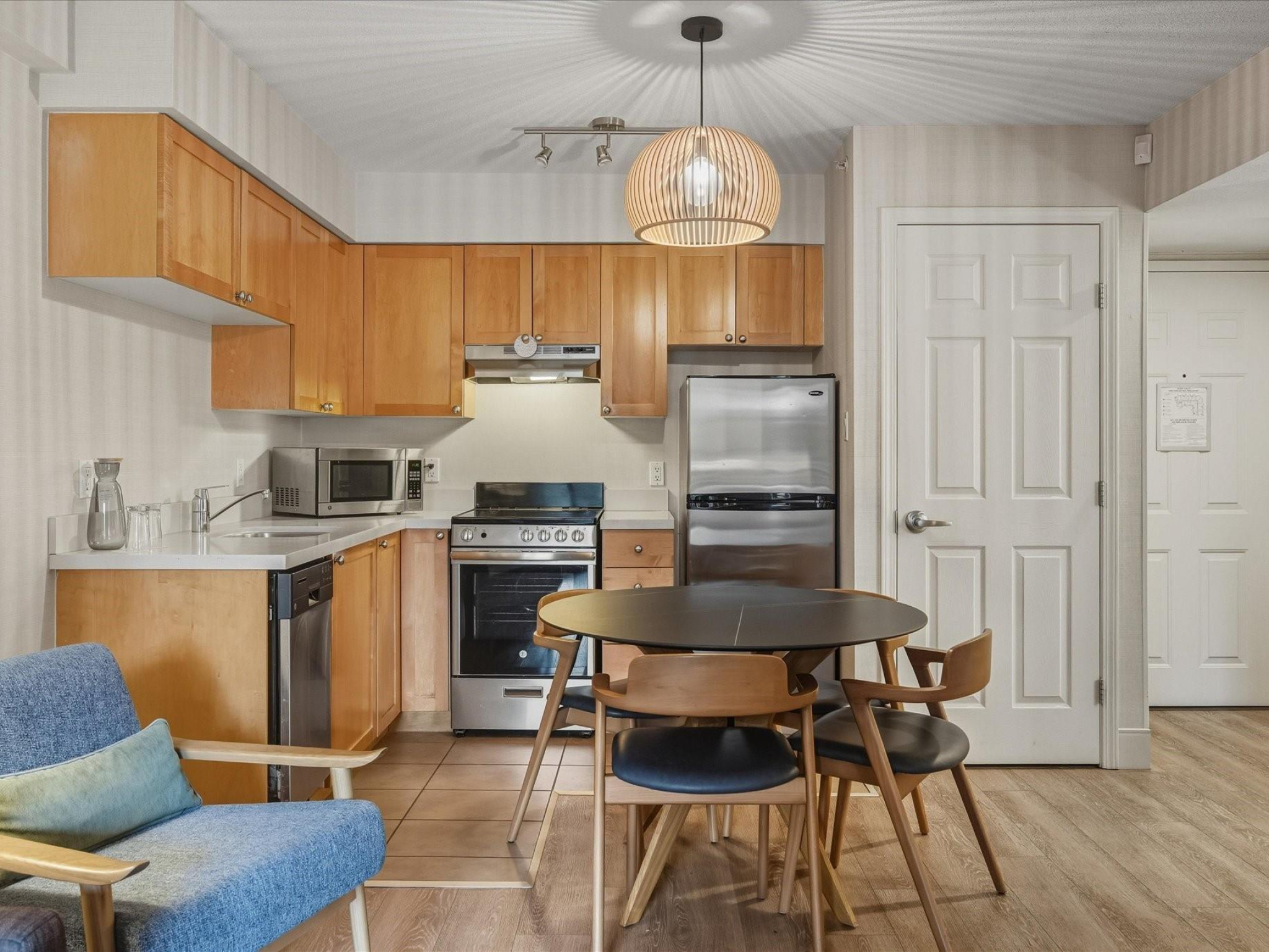 1409-4308 Main Street image 8