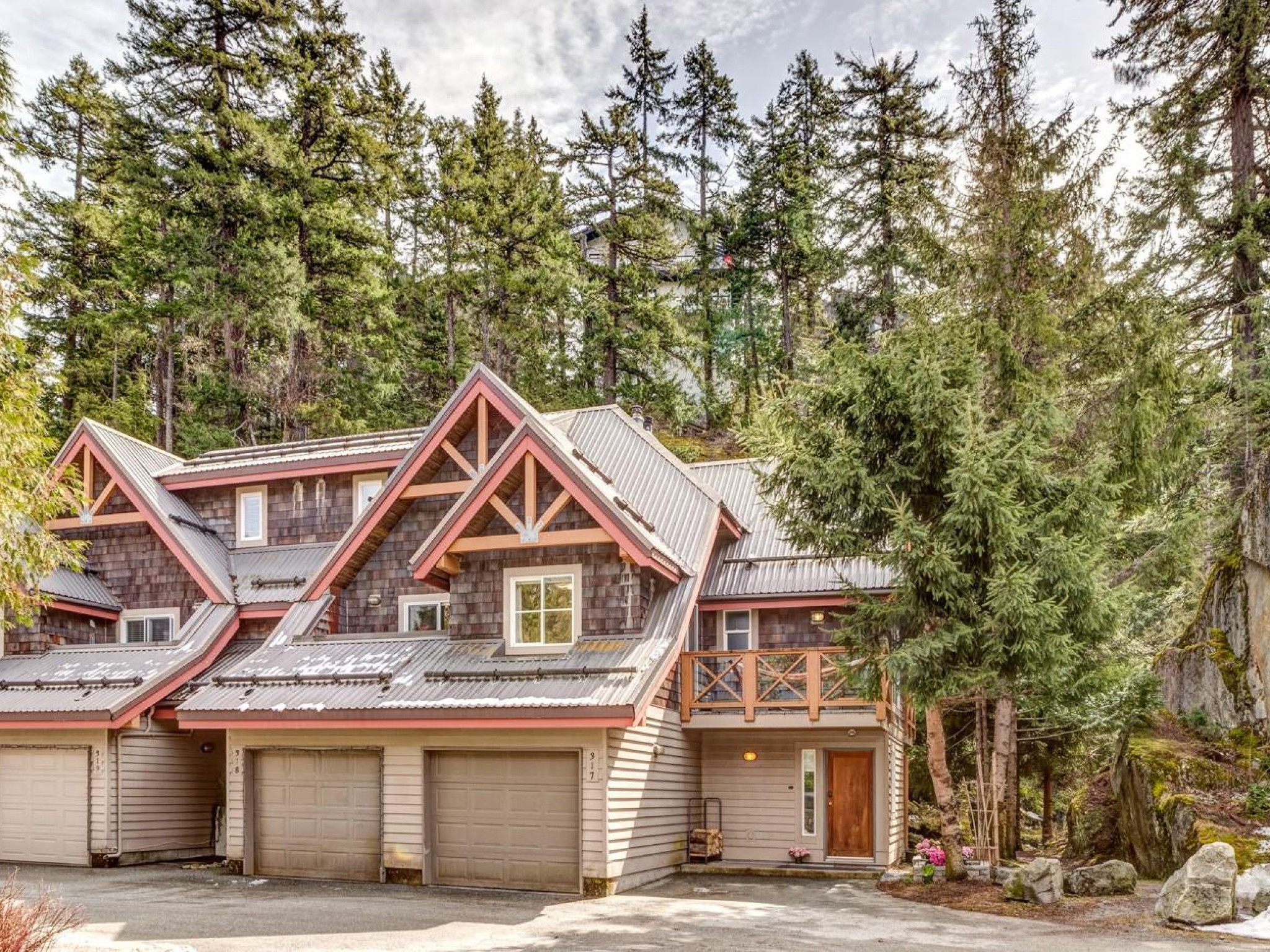 317-2222 Castle Drive image 1