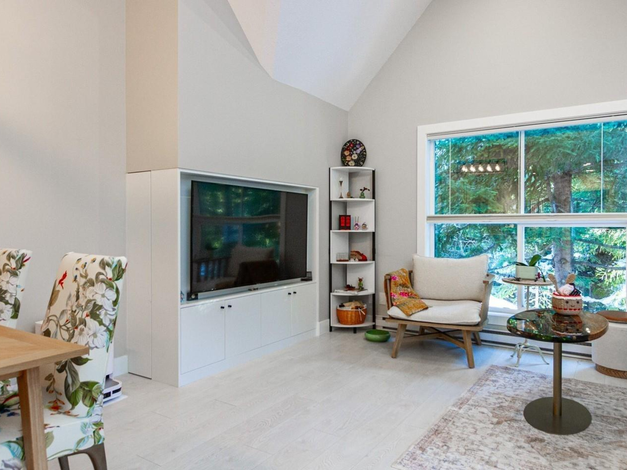 317-2222 Castle Drive image 4