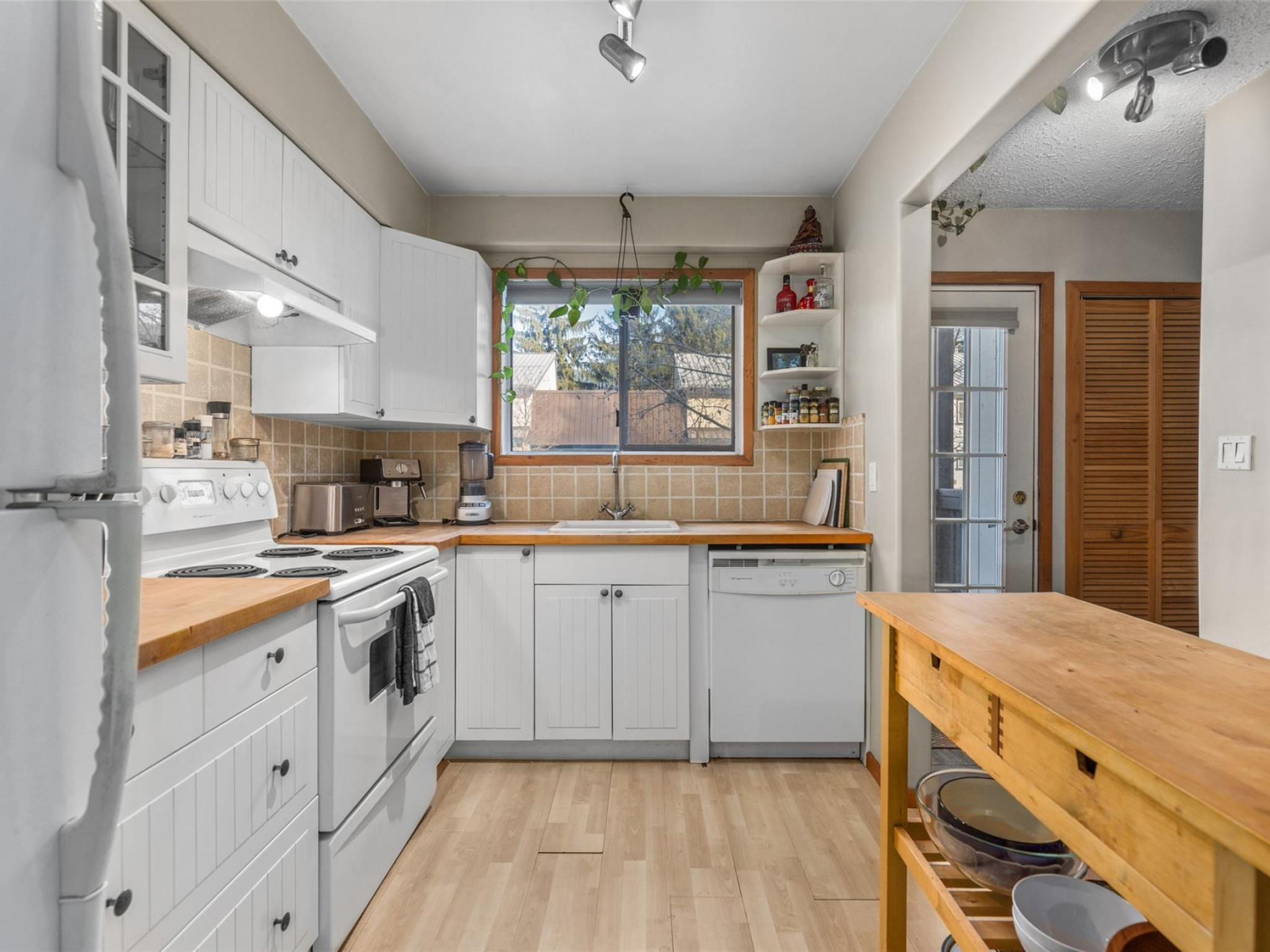 15-1470 Laurel Street image 9