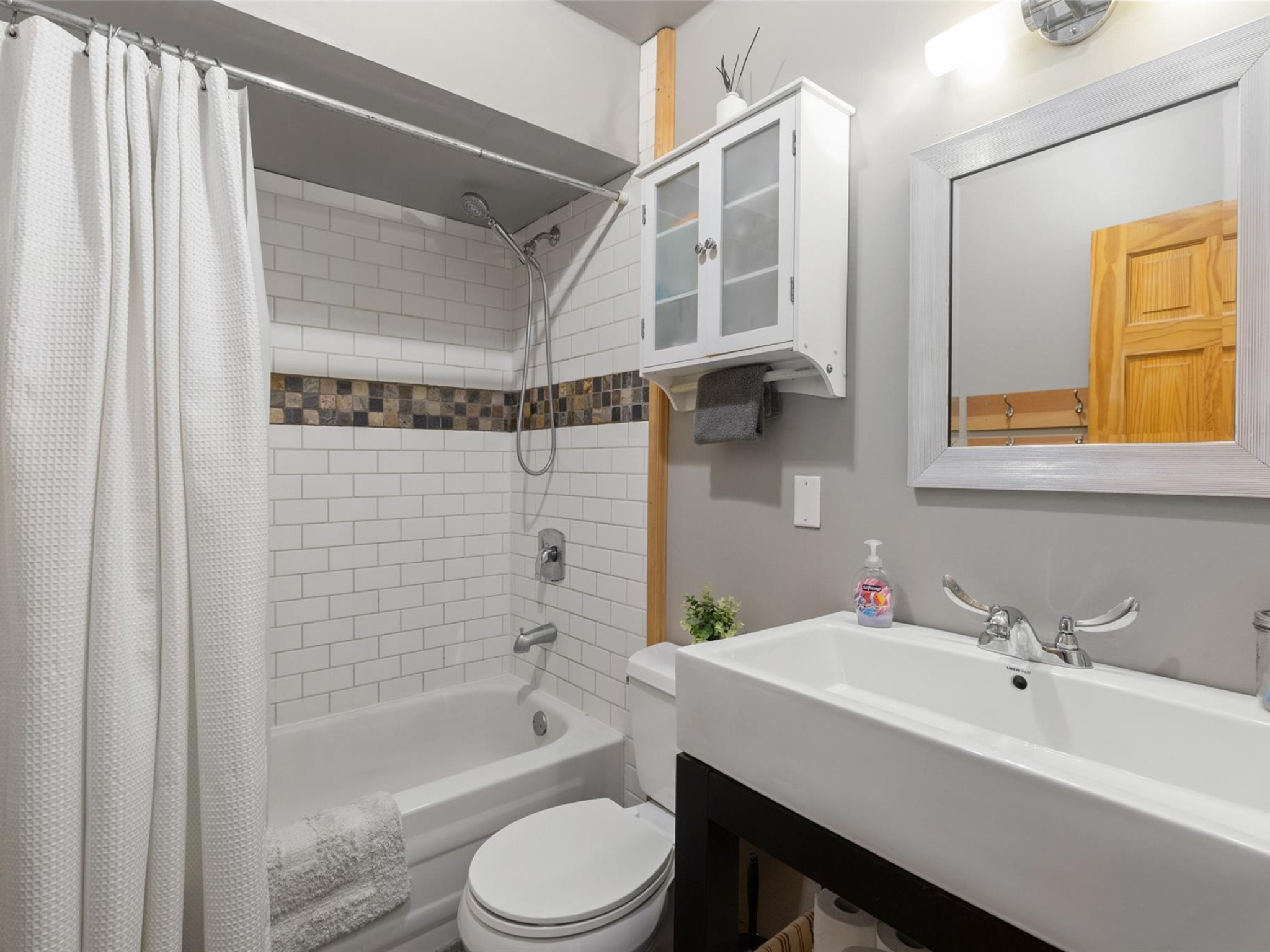 15-1470 Laurel Street image 17