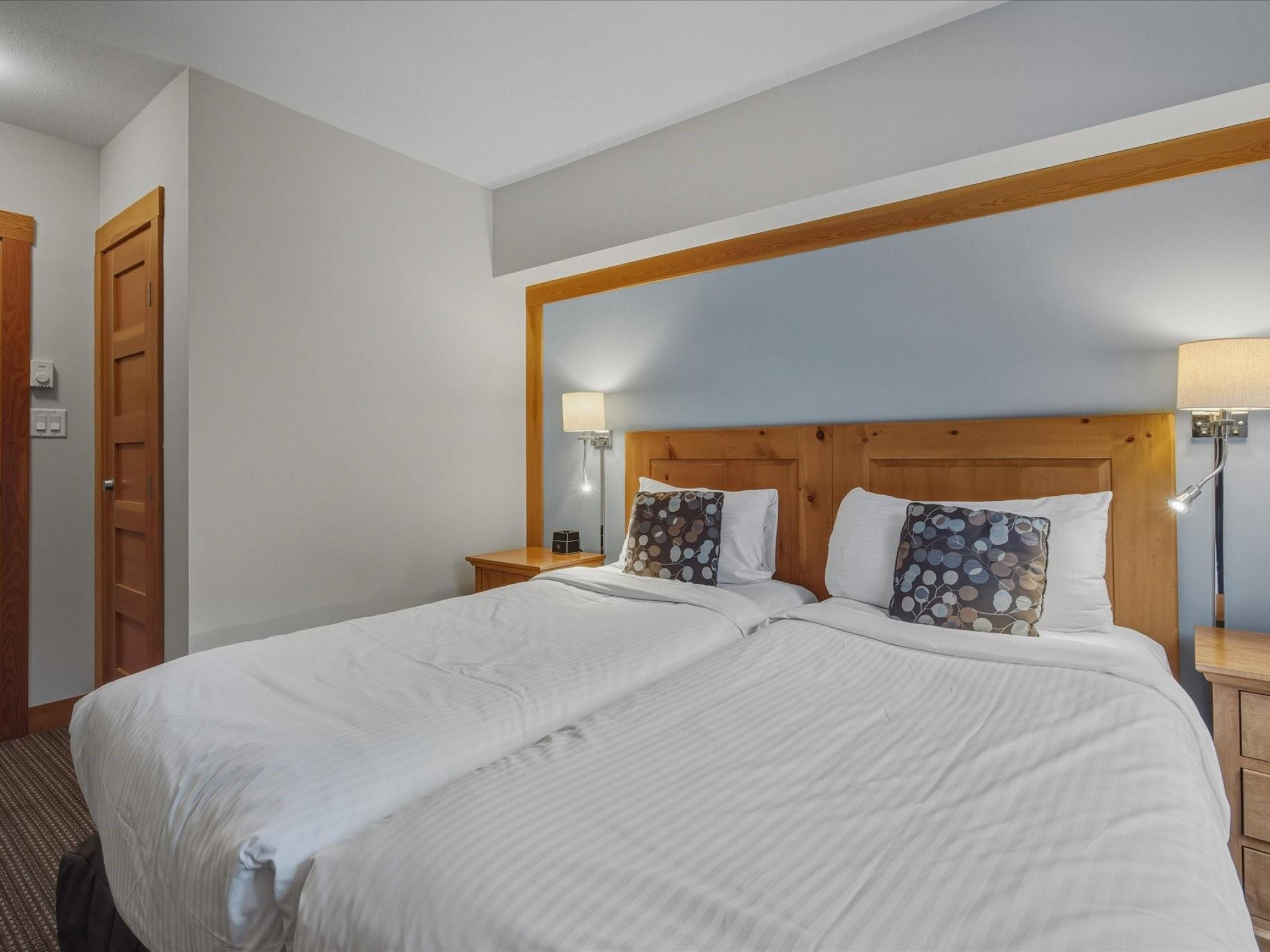 326D-2036 London Lane image 14