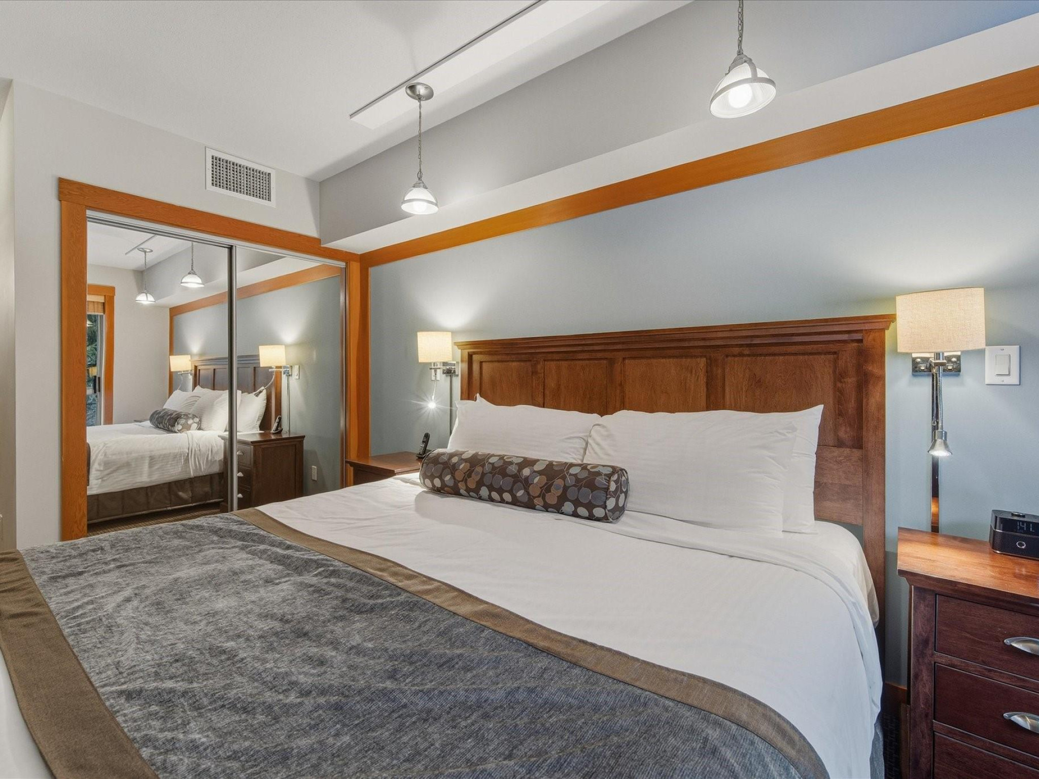 326D-2036 London Lane image 18