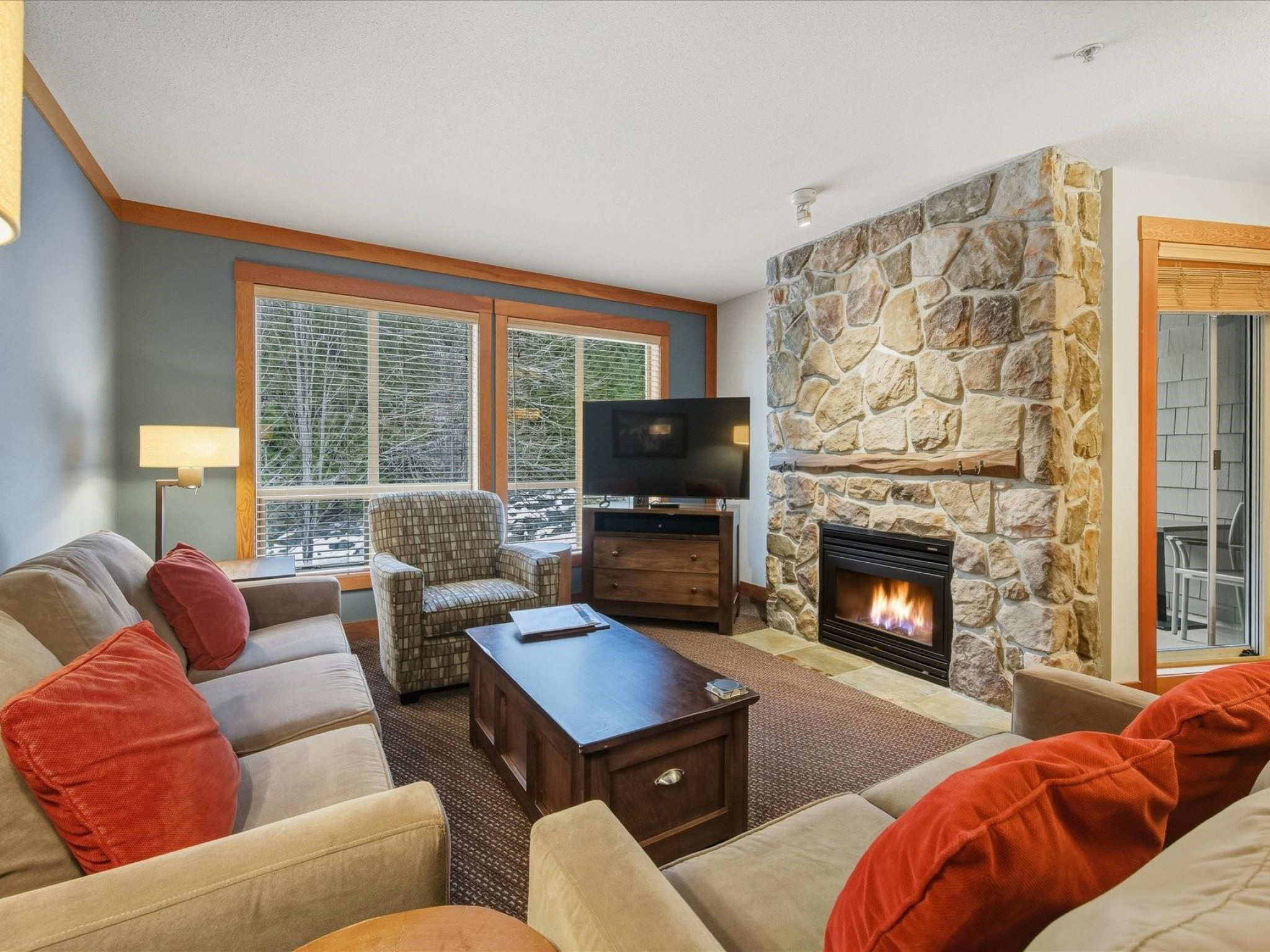 326D-2036 London Lane image 1