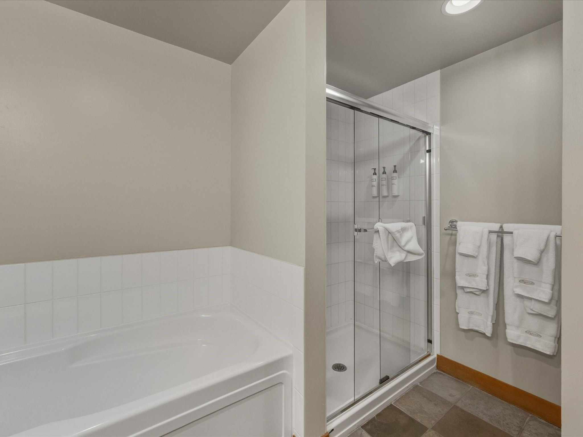 326D-2036 London Lane image 22