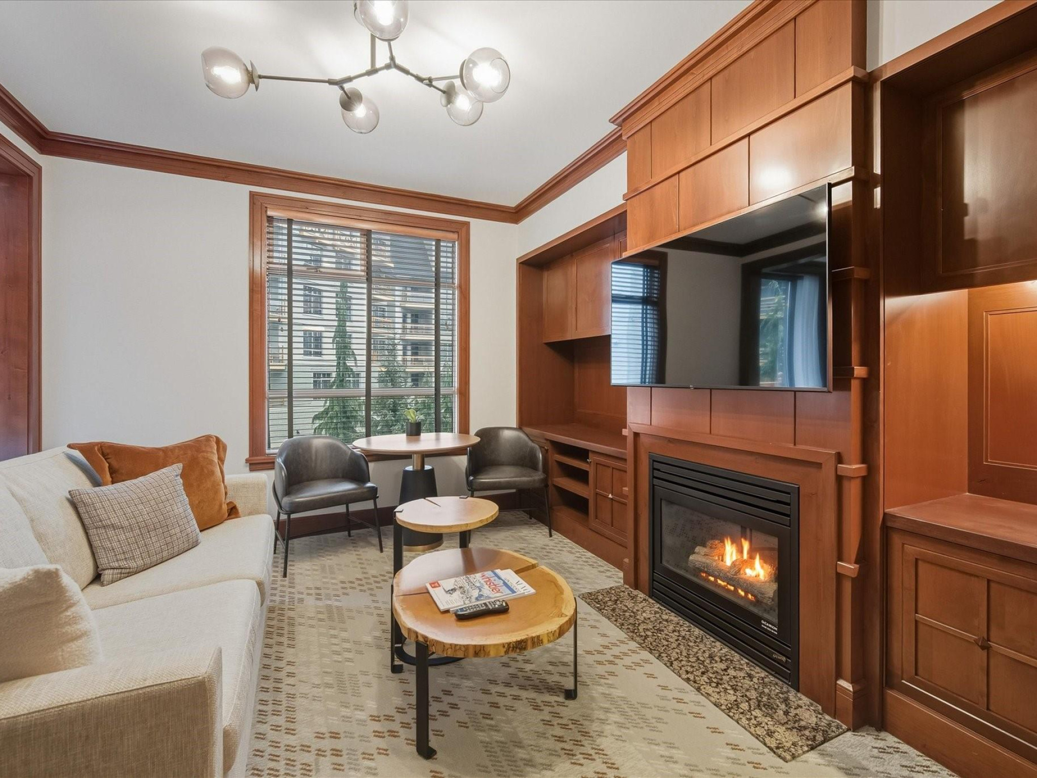 454-4591 Blackcomb Way image 2