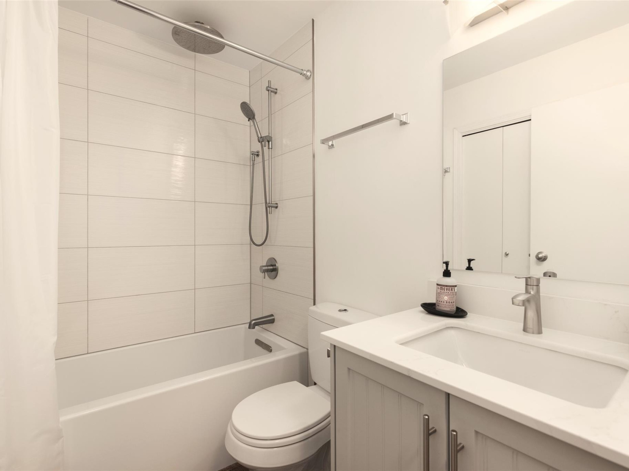 216-3070 Hillcrest Drive image 18