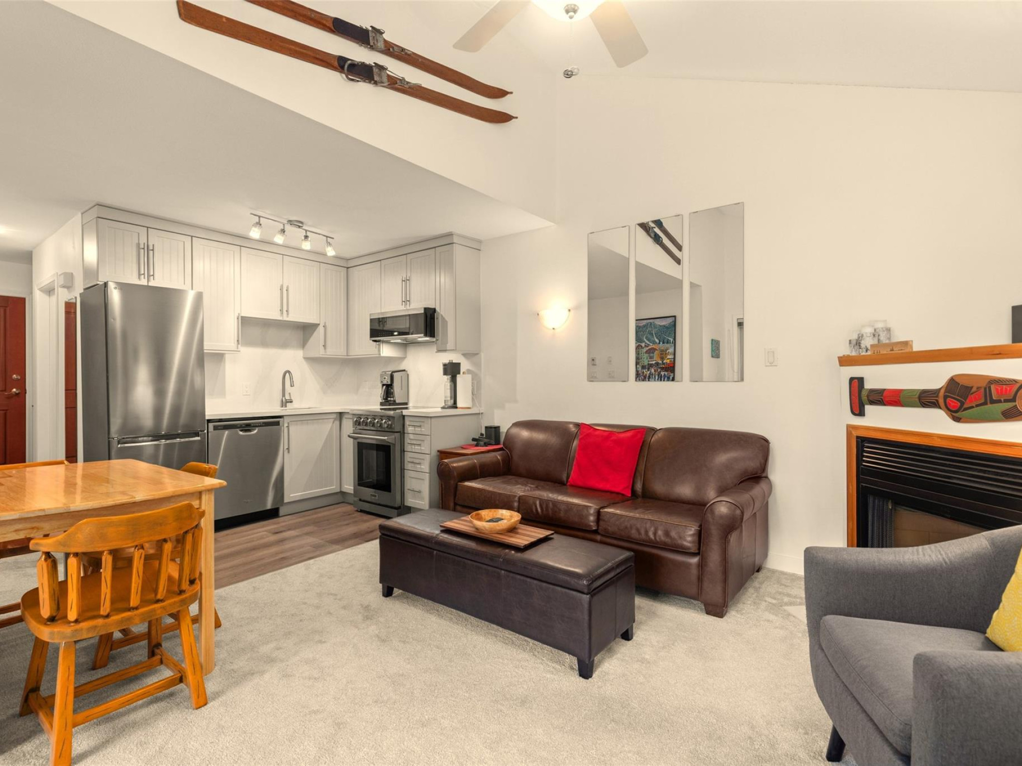 216-3070 Hillcrest Drive image 3