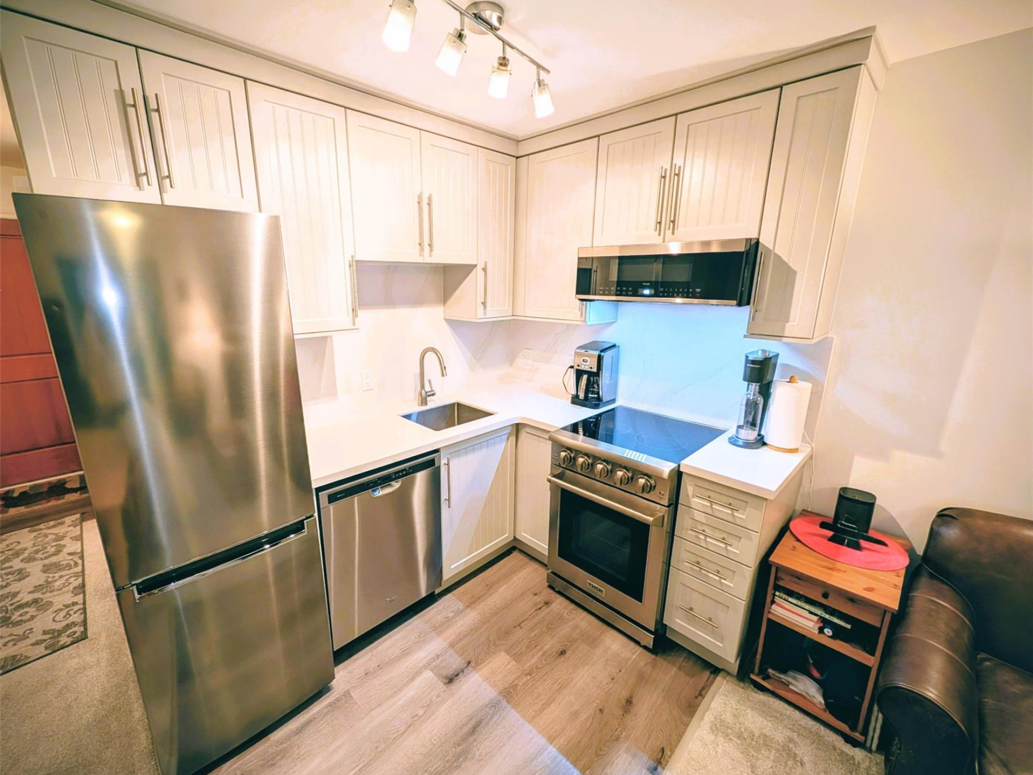 216-3070 Hillcrest Drive image 4