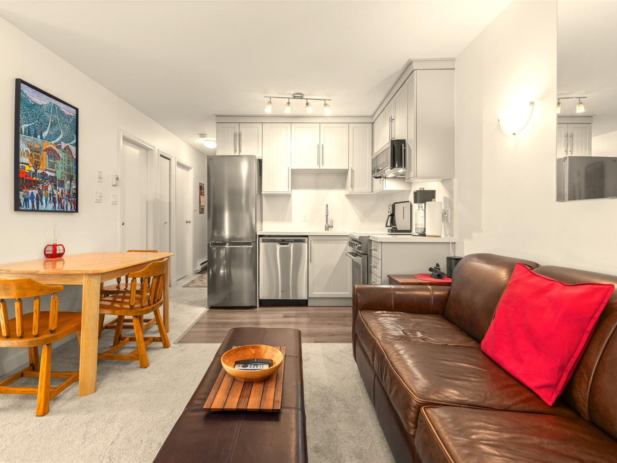 216-3070 Hillcrest Drive image 6