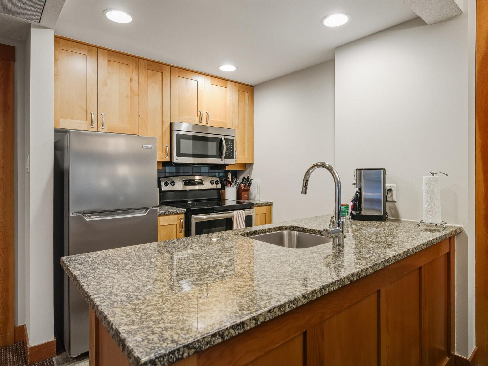 430D-2036 London Lane image 10