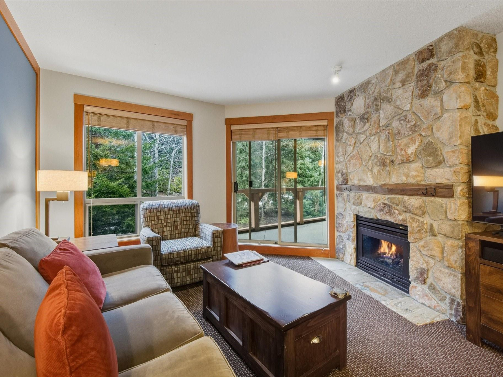 430D-2036 London Lane image 3