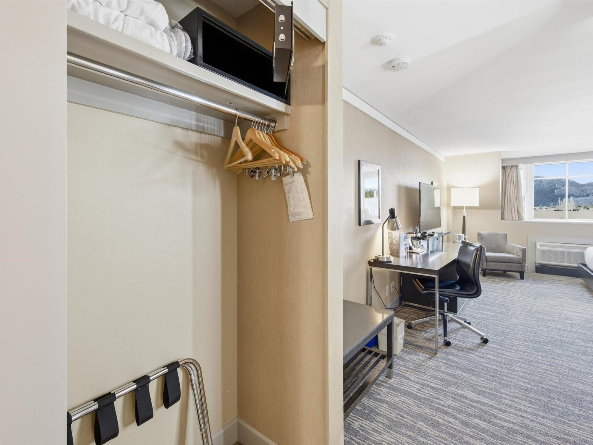 709/711-4050 Whistler Way image 10