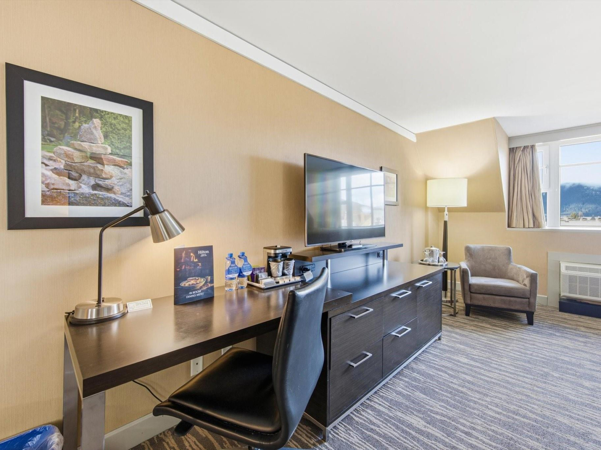 709/711-4050 Whistler Way image 2