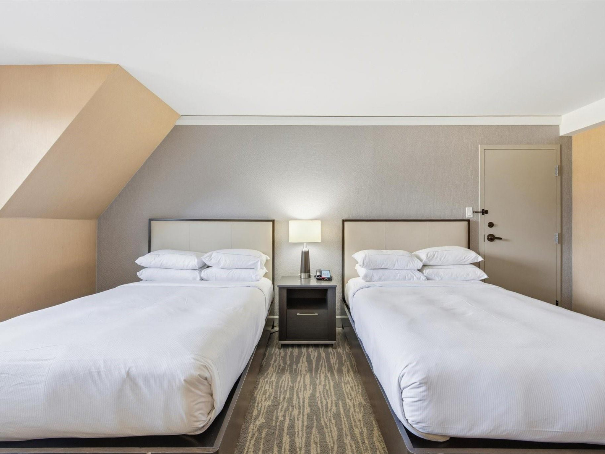 709/711-4050 Whistler Way image 3