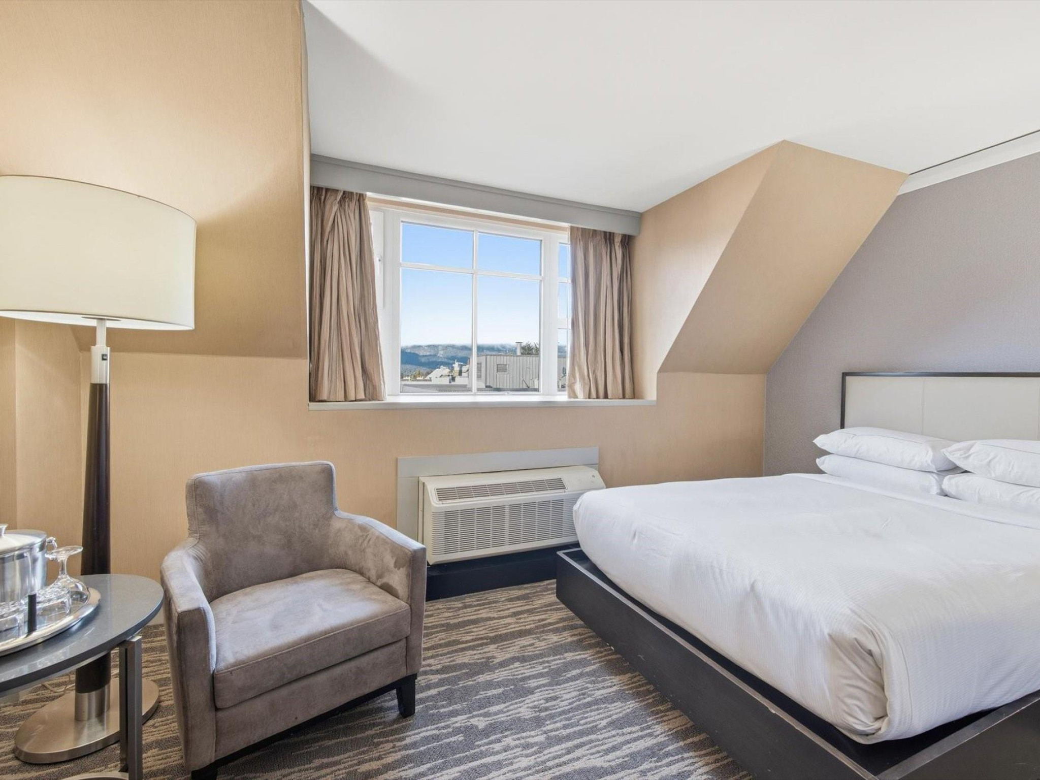 709/711-4050 Whistler Way image 4