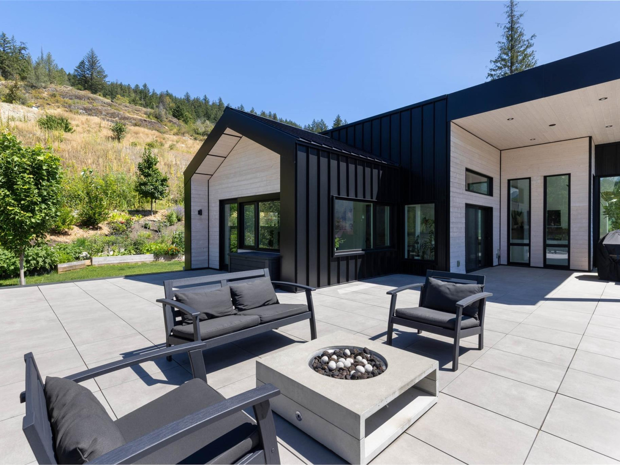 7676 Cerulean Drive image 17