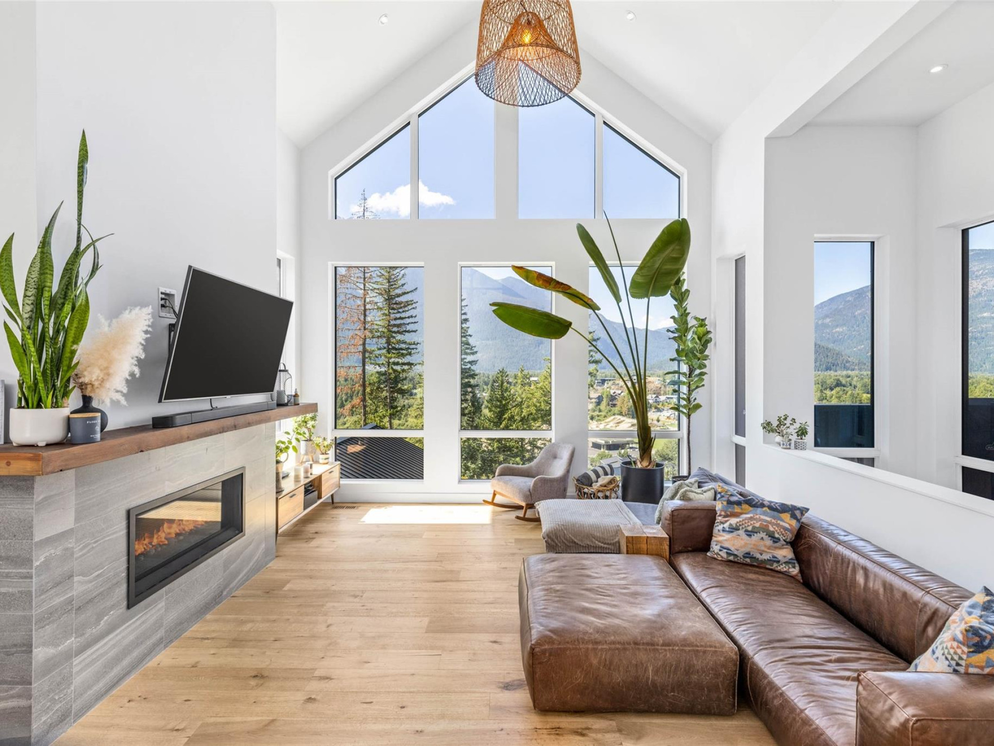 7676 Cerulean Drive image 4