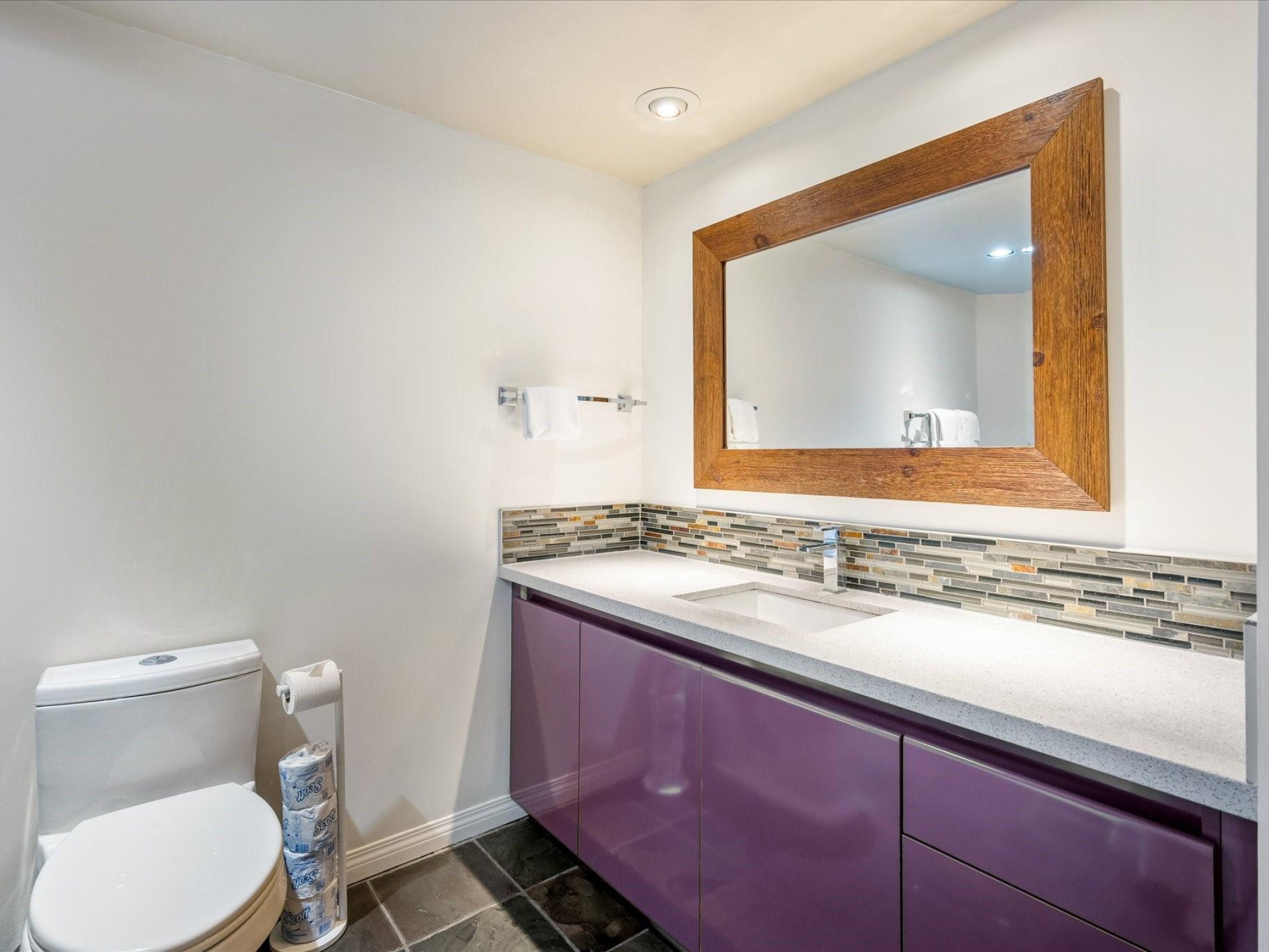 204-4821 Spearhead Drive image 18