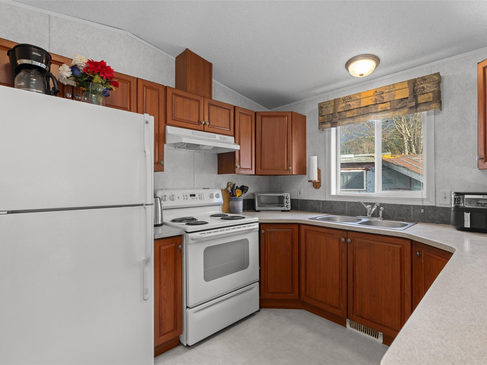 7636 Pemberton Meadows Road image 16