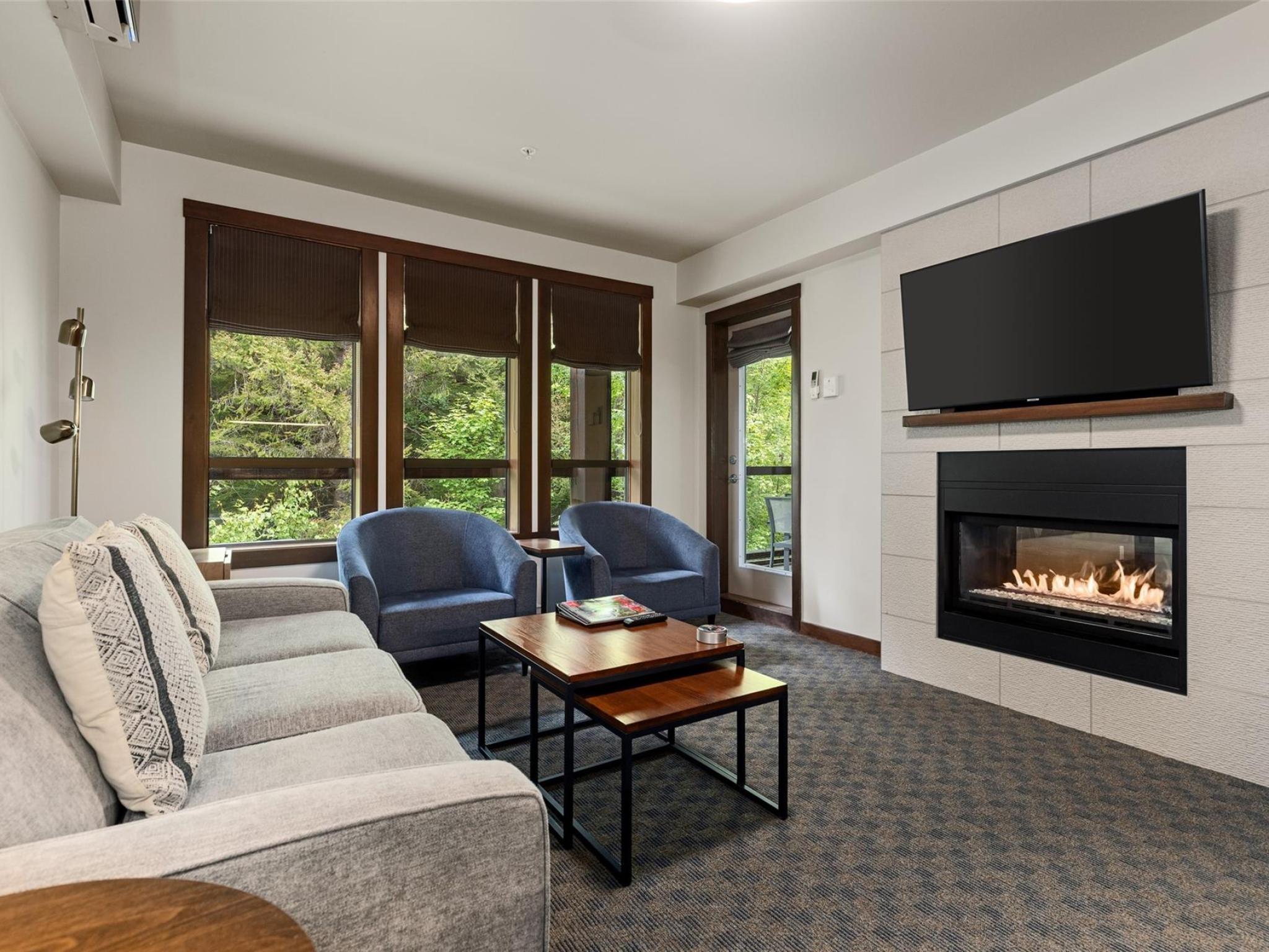 303D-2020 London Lane image 3