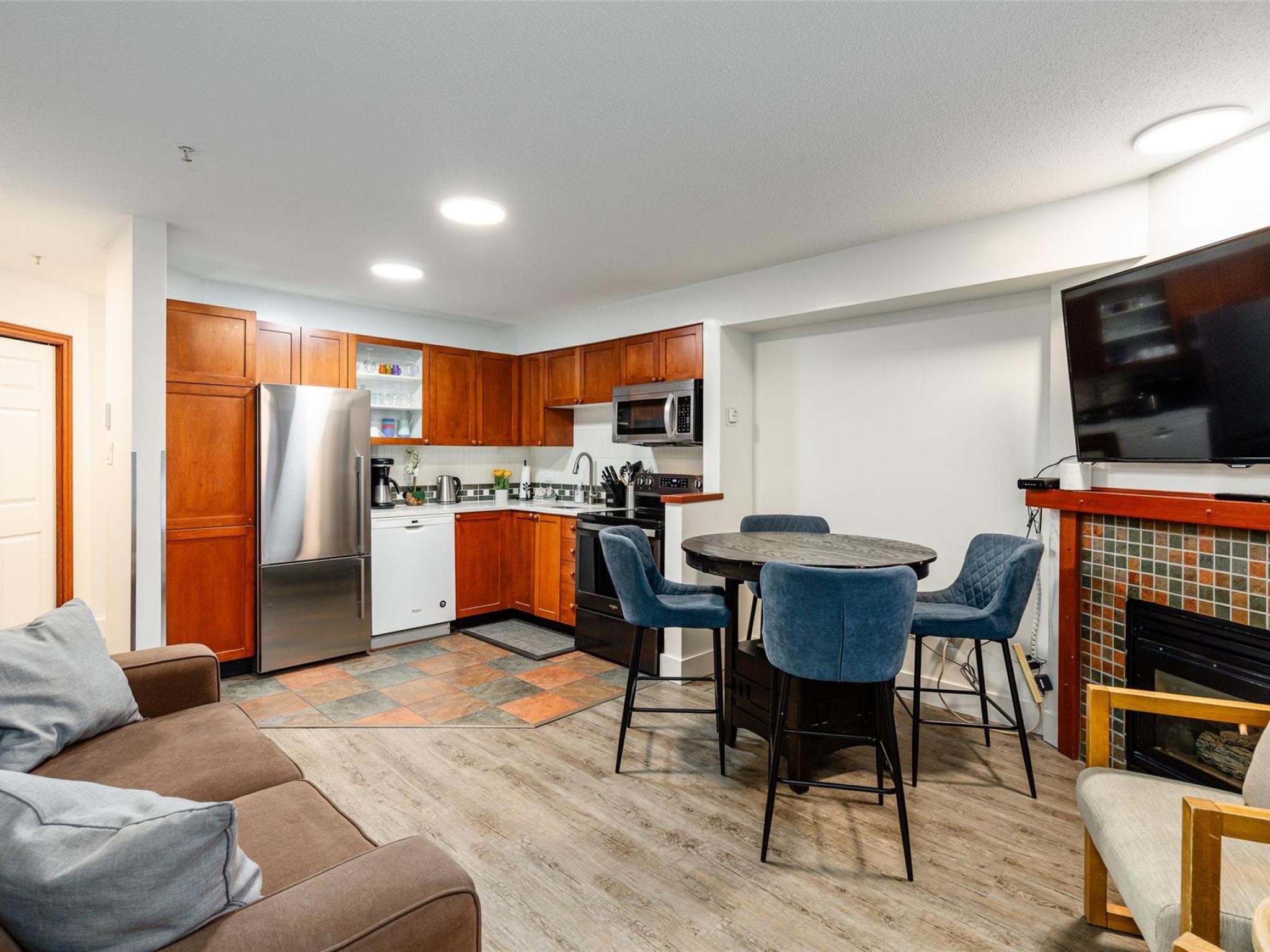 24/24A-4388 Norhtlands Boulevard