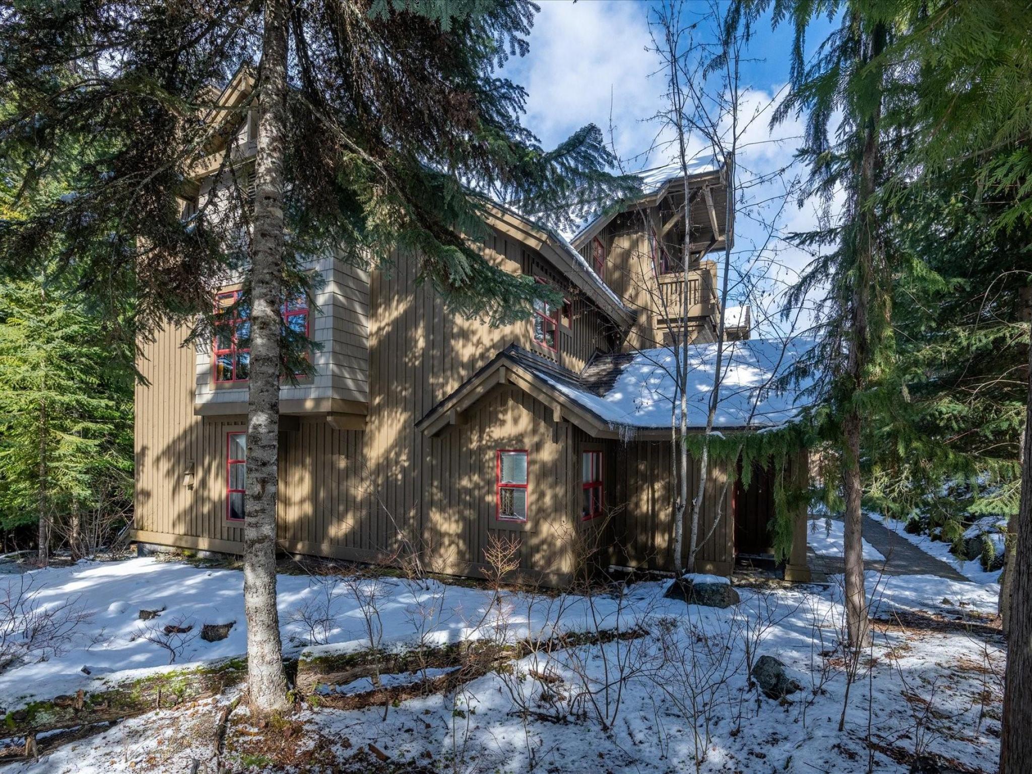 1-4652 Blackcomb Way image 1