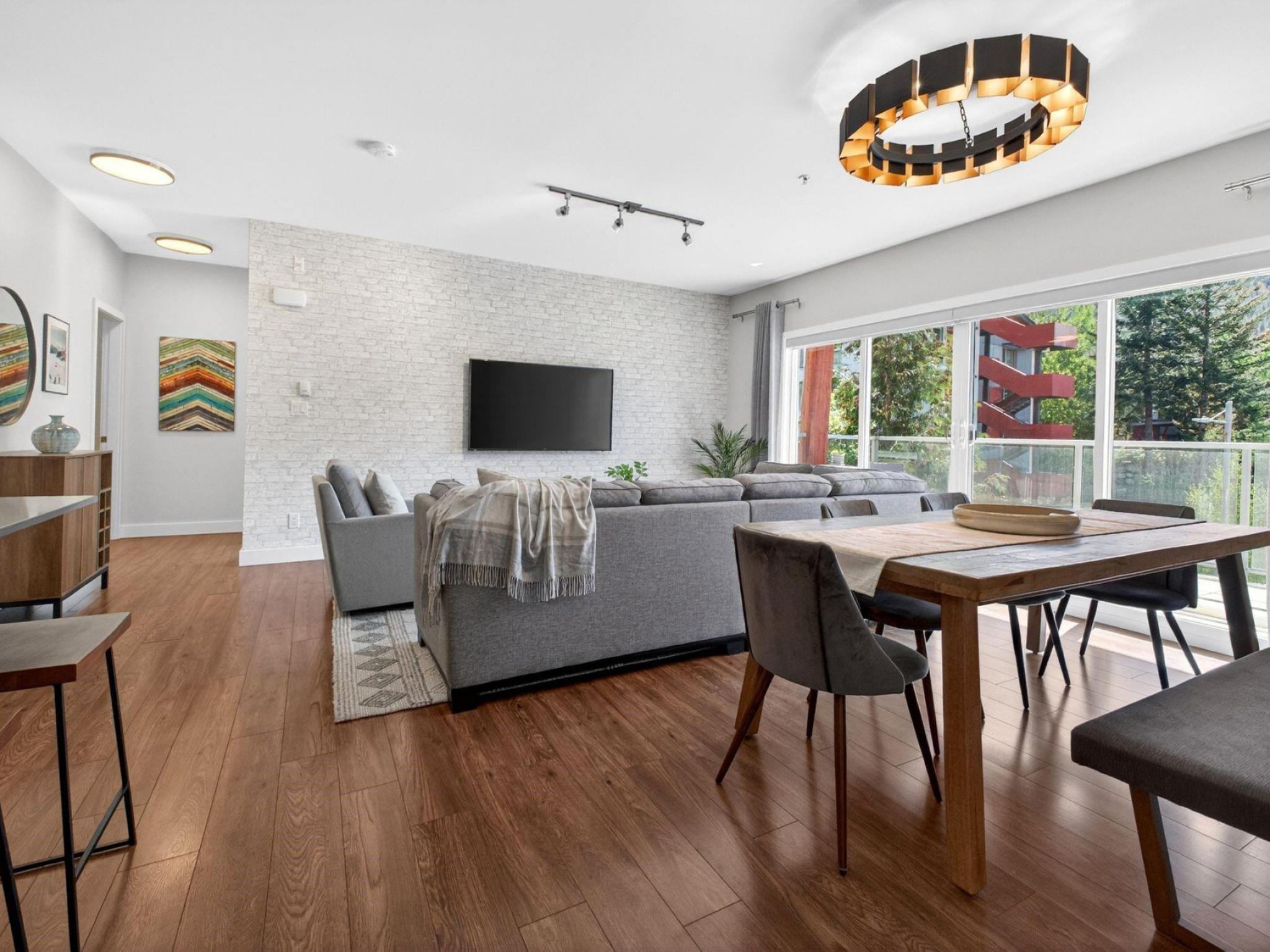 212-1025 Legacy Way image 3