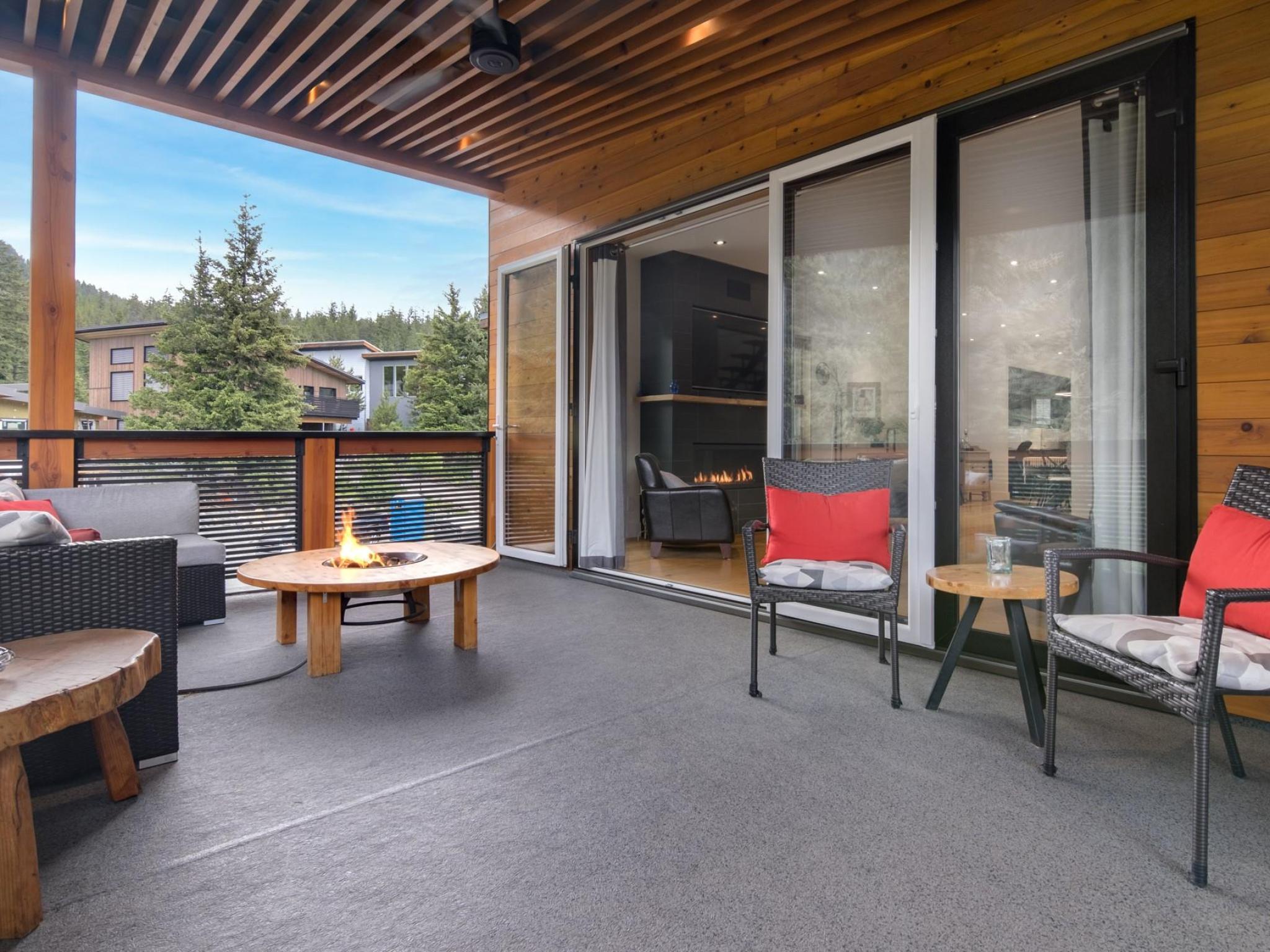 7456 Dogwood Street image 2